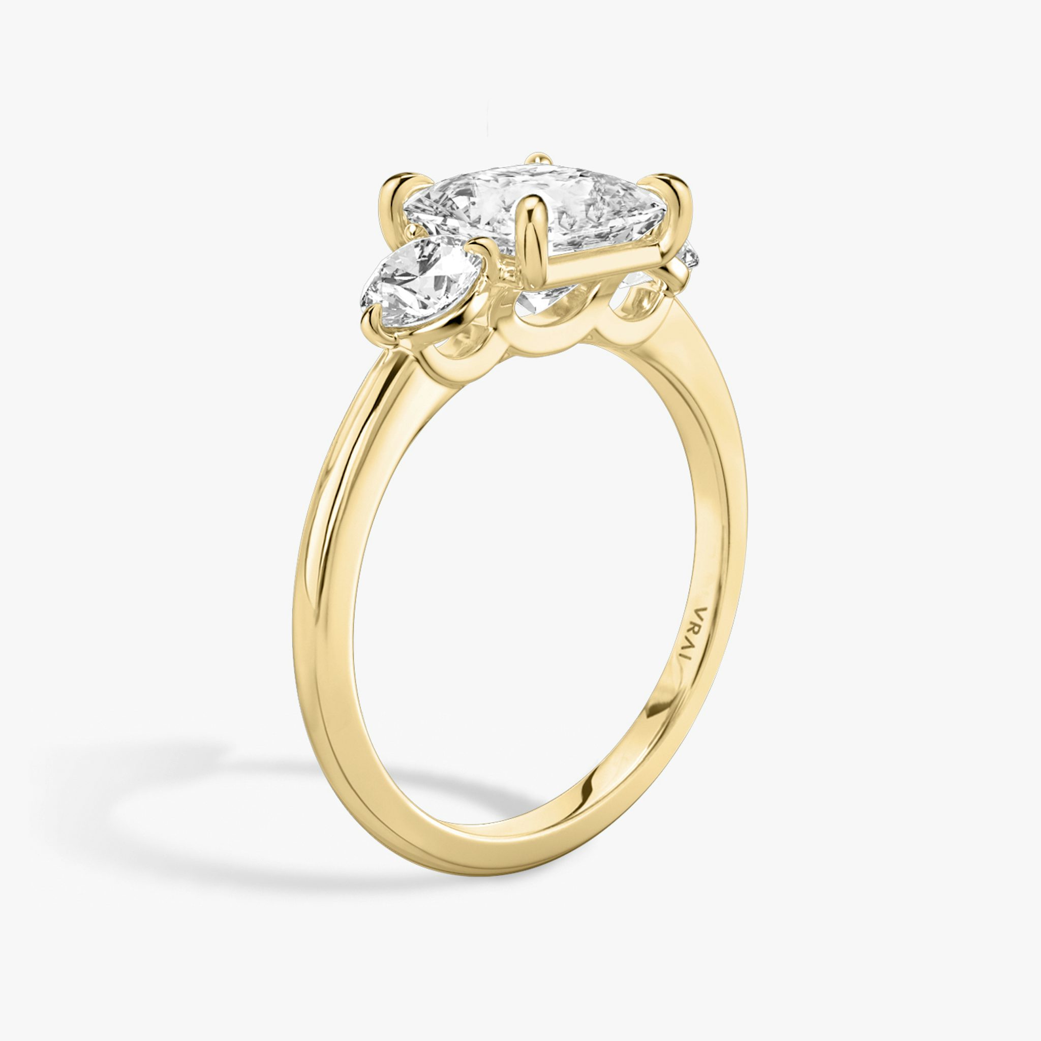 The Three Stone | Princess | 18k | Yellow Gold | bandAccent: Plain | sideStoneCarat: 0.25ct | sideStoneShape: Round Brilliant | diamondOrientation: vertical | caratWeight: other