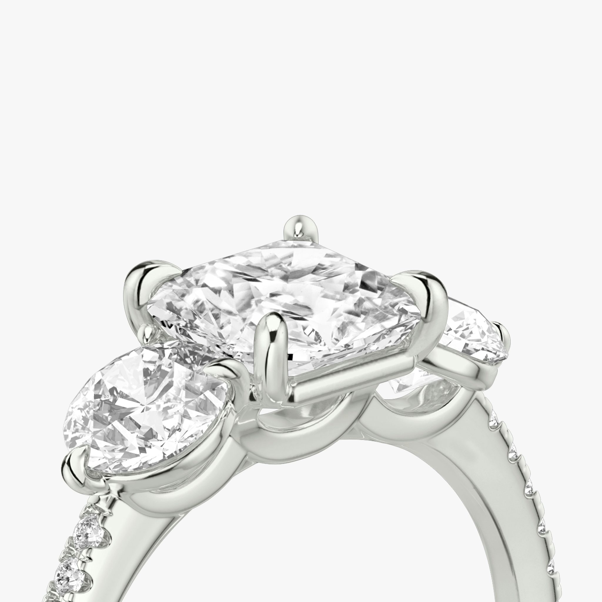 Three Stone | Asscher | 18k | Weißgold | bandAccent: Mit Pavé-Besatz | sideStoneCarat: 0.50ct | sideStoneShape: Rund | diamondOrientation: vertical | caratWeight: other