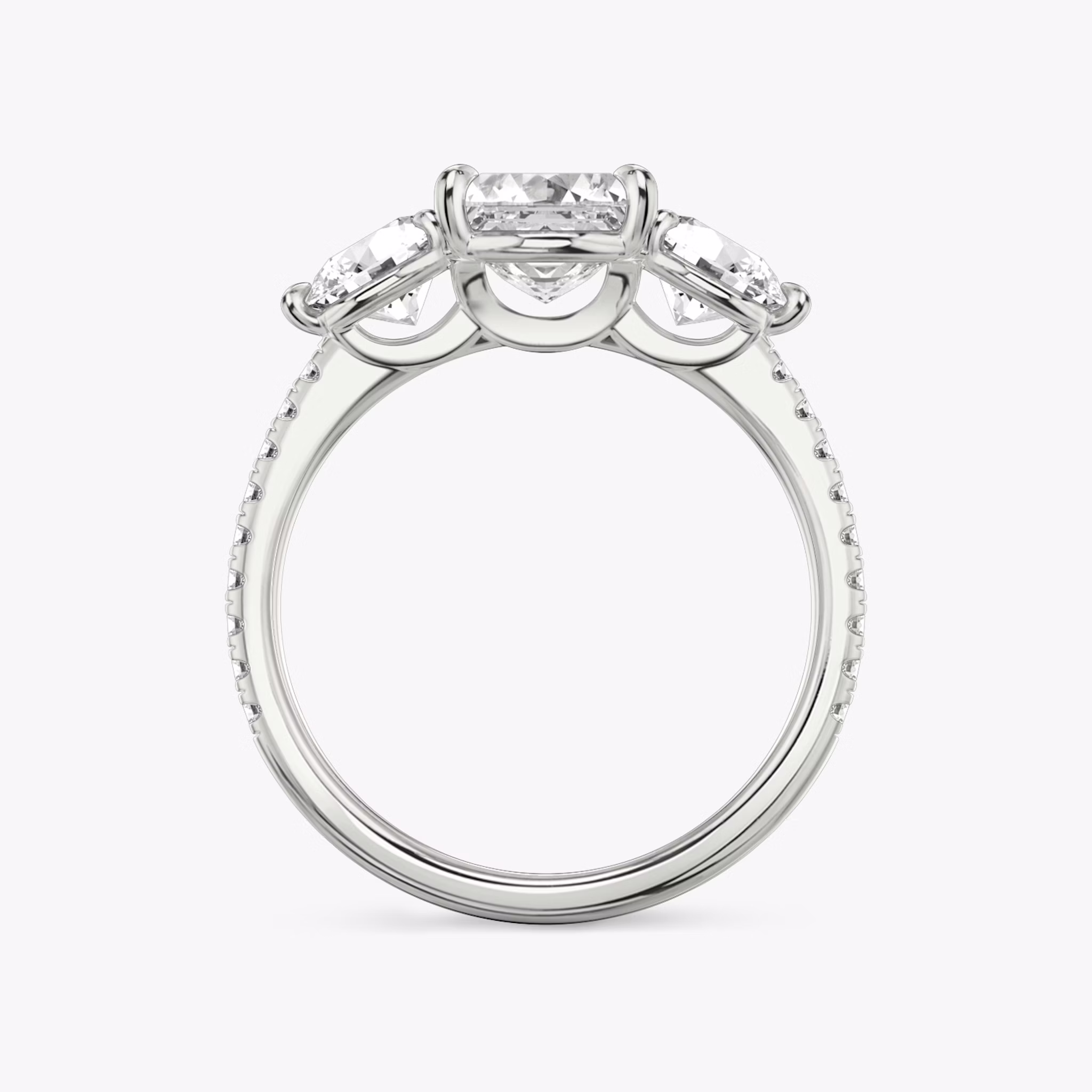 Three Stone | Asscher | Platin | bandAccent: Mit Pavé-Besatz | sideStoneCarat: 0.50ct | sideStoneShape: Rund | diamondOrientation: vertical | caratWeight: other