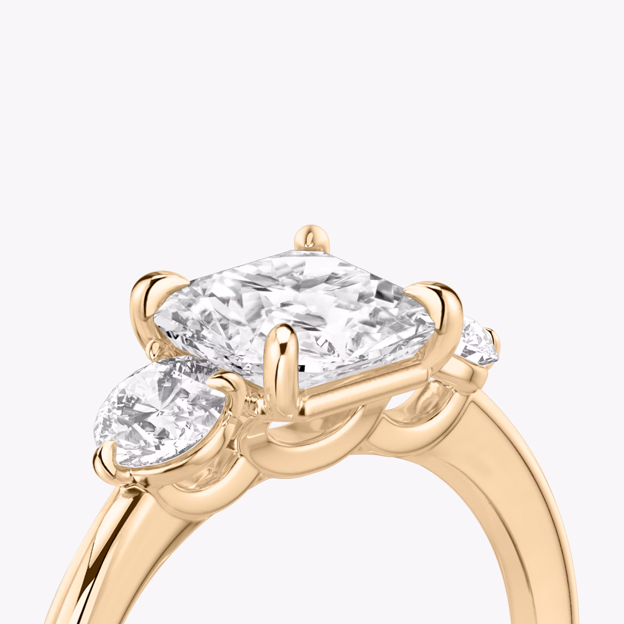Three Stone | Asscher | 14k | Roségold | bandAccent: Ohne Pavé-Besatz | sideStoneCarat: 0.25ct | sideStoneShape: Rund | diamondOrientation: vertical | caratWeight: other
