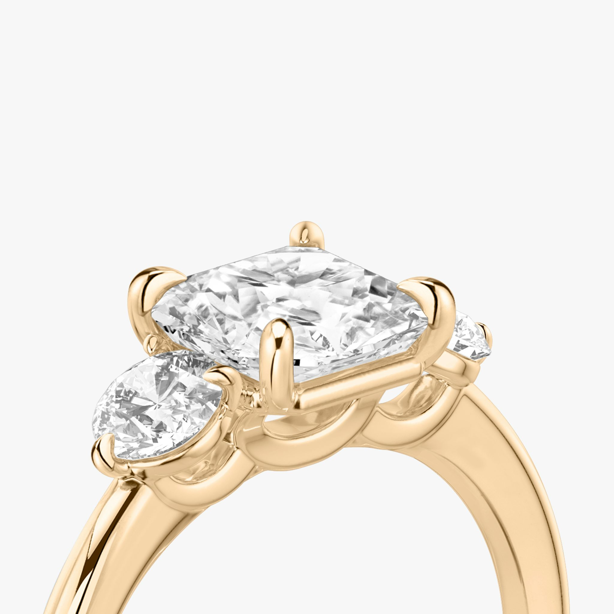 Three Stone | Asscher | 14k | Roségold | bandAccent: Ohne Pavé-Besatz | sideStoneCarat: 0.25ct | sideStoneShape: Rund | diamondOrientation: vertical | caratWeight: other