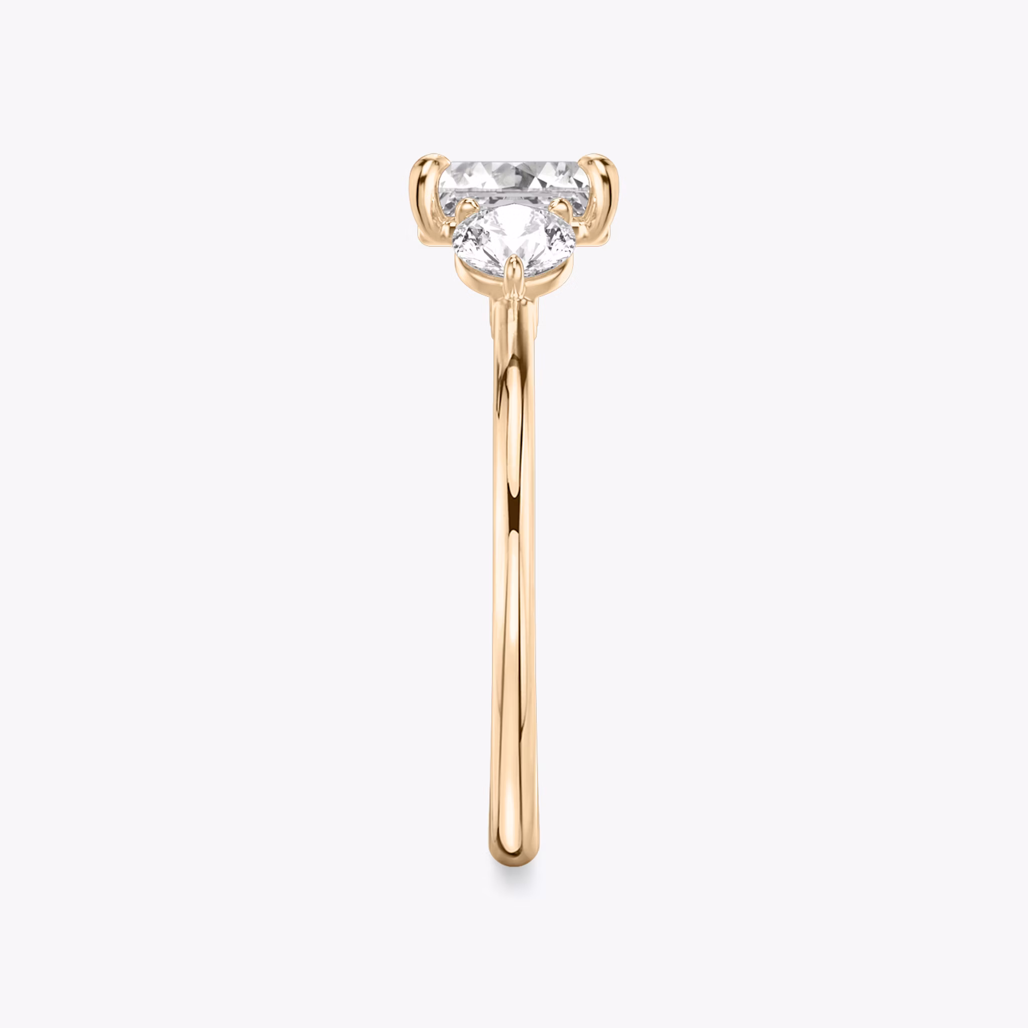Three Stone | Asscher | 14k | Roségold | bandAccent: Ohne Pavé-Besatz | sideStoneCarat: 0.25ct | sideStoneShape: Rund | diamondOrientation: vertical | caratWeight: other