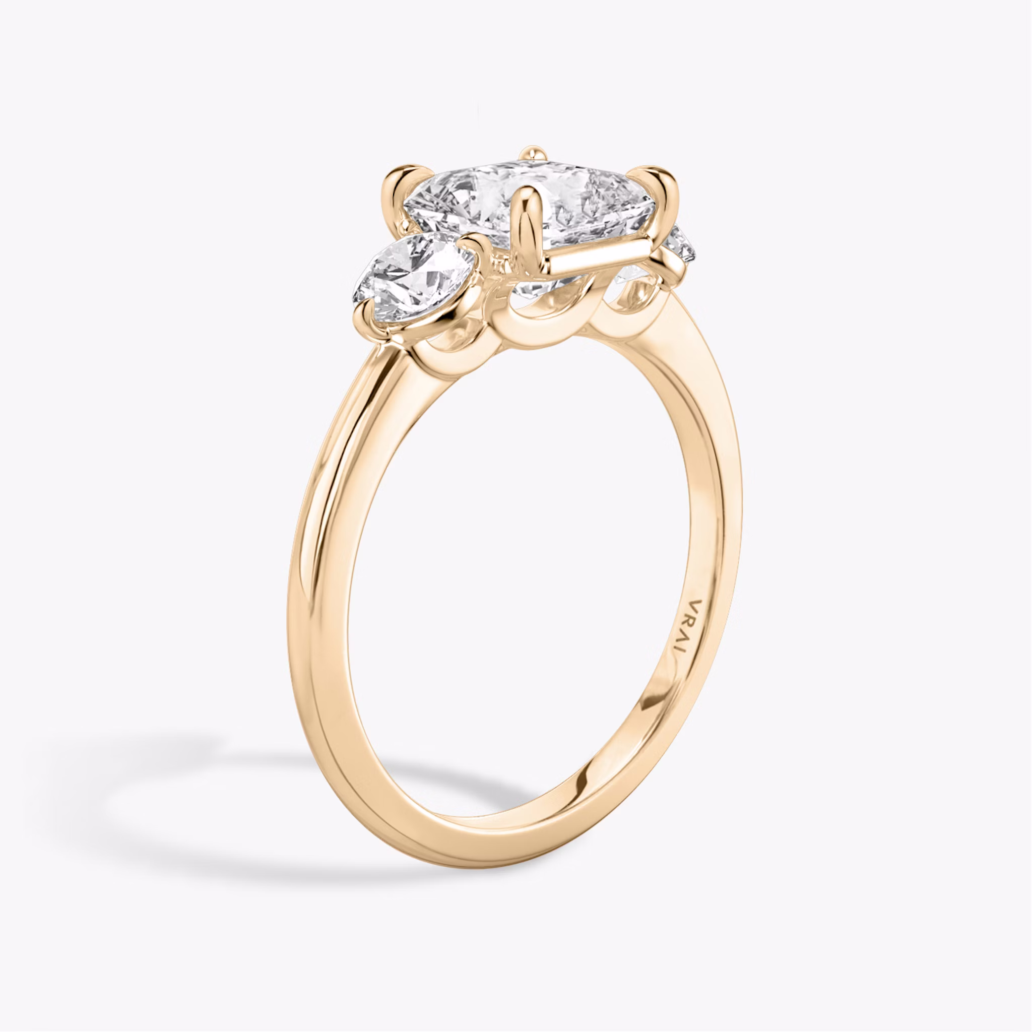 Three Stone | Asscher | 14k | Roségold | bandAccent: Ohne Pavé-Besatz | sideStoneCarat: 0.25ct | sideStoneShape: Rund | diamondOrientation: vertical | caratWeight: other