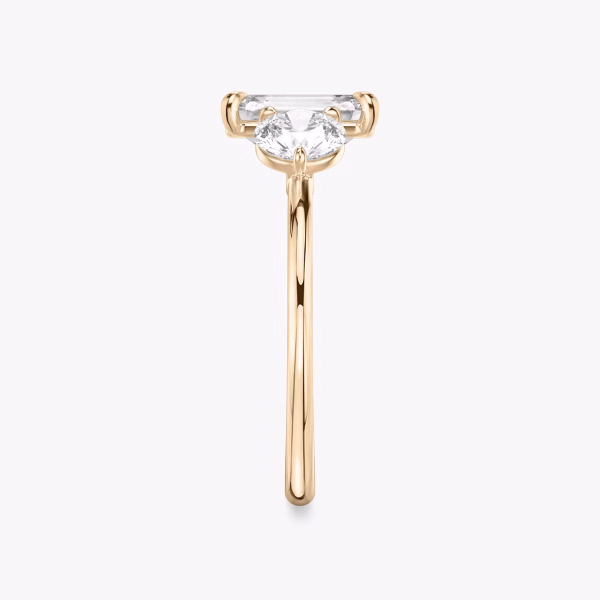 Three Stone | Emerald | 14k | Roségold | bandAccent: Ohne Pavé-Besatz | sideStoneCarat: 0.50ct | sideStoneShape: Rund | diamondOrientation: vertical | caratWeight: other