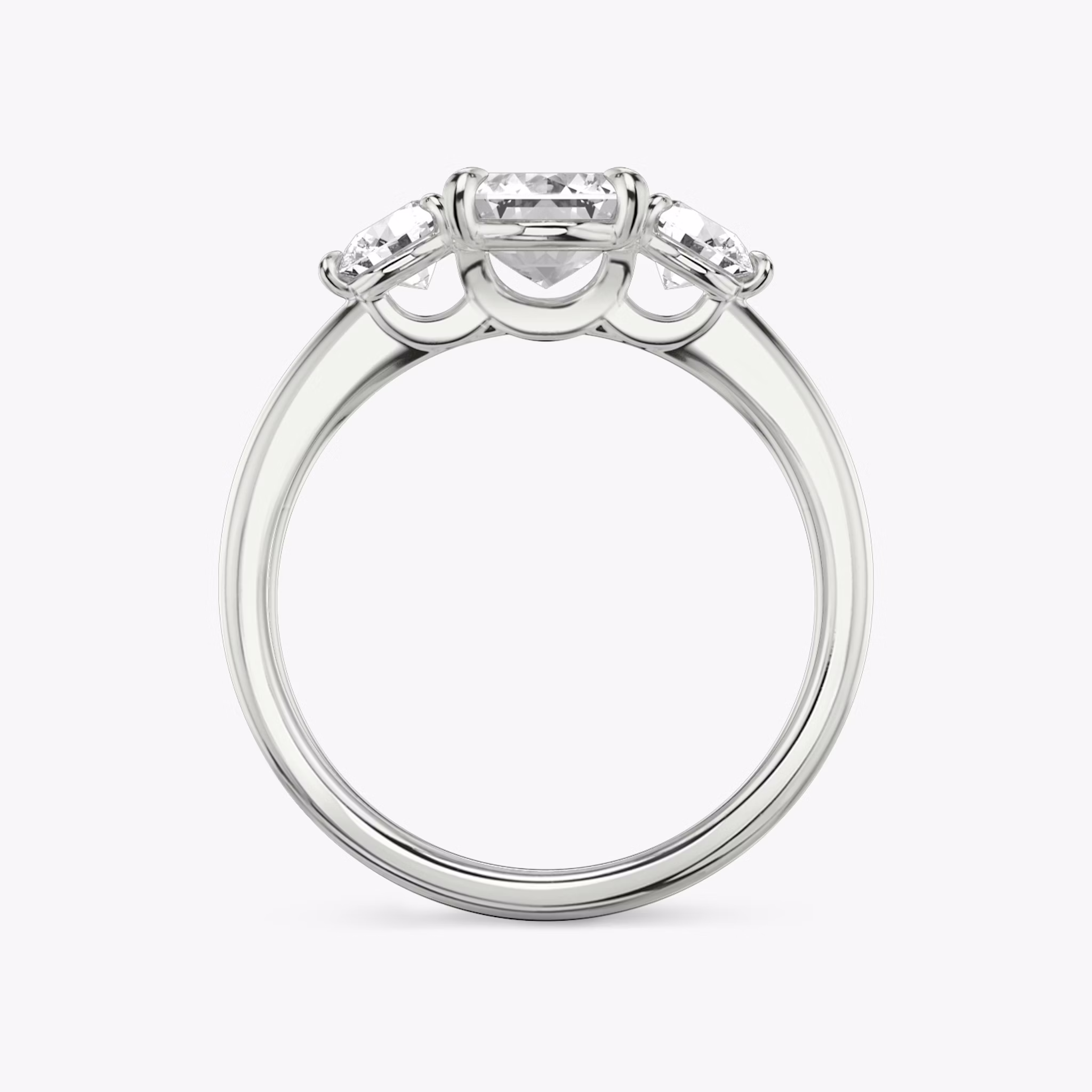 Three Stone | Emerald | 18k | Weißgold | bandAccent: Ohne Pavé-Besatz | sideStoneCarat: 0.25ct | sideStoneShape: Rund | diamondOrientation: vertical | caratWeight: other