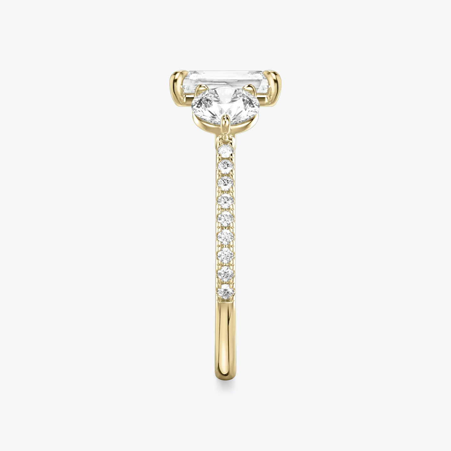 Three Stone | Radiant | 18k | Gelbgold | bandAccent: Mit Pavé-Besatz | sideStoneCarat: 0.50ct | sideStoneShape: Rund | diamondOrientation: vertical | caratWeight: other