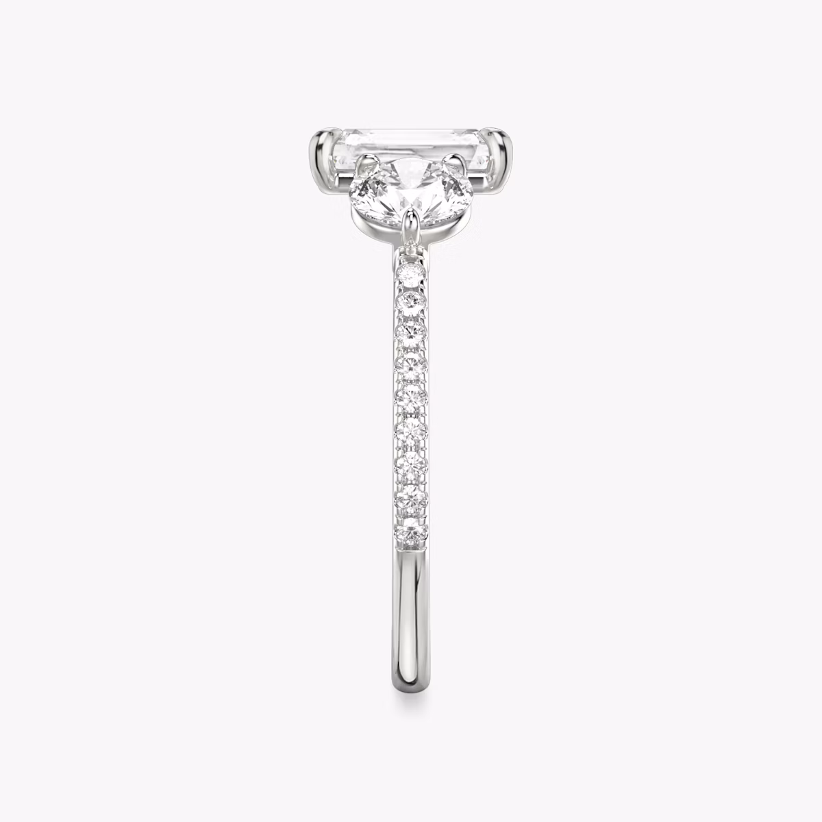 Three Stone | Radiant | 18k | Weißgold | bandAccent: Mit Pavé-Besatz | sideStoneCarat: 0.50ct | sideStoneShape: Rund | diamondOrientation: vertical | caratWeight: other