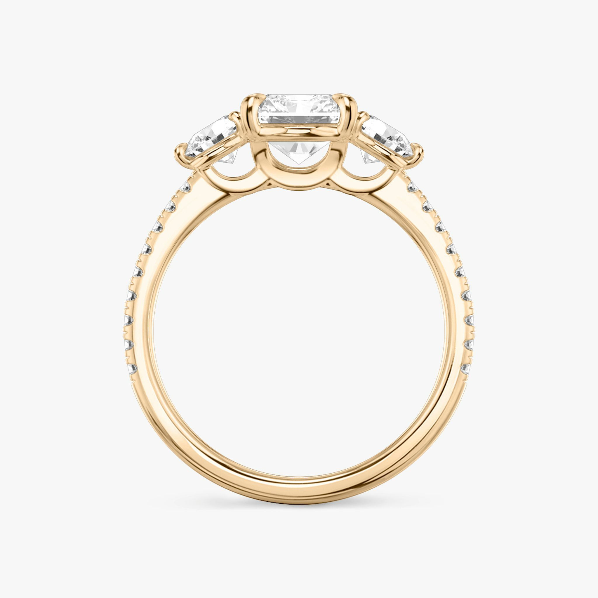 Anillo de compromiso Three Stone | Radiante | 14k | Oro rosa | bandAccent: Pavé | sideStoneCarat: 0.25ct | sideStoneShape: Brillante | diamondOrientation: vertical | caratWeight: other