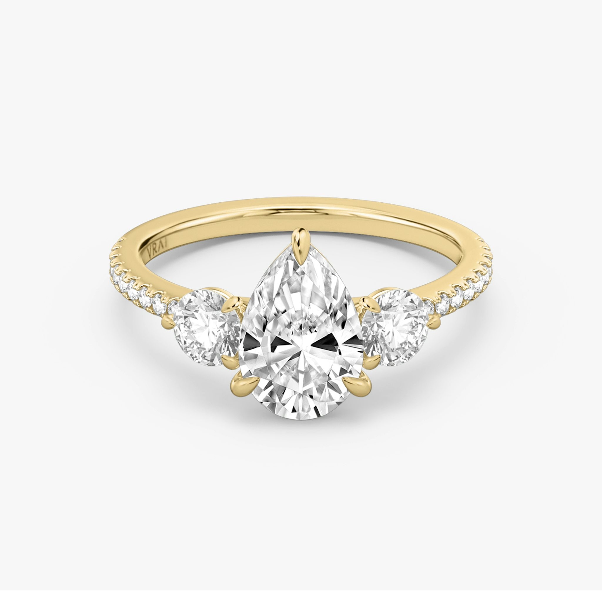 Three Stone | Tropfen | 18k | Gelbgold | bandAccent: Mit Pavé-Besatz | sideStoneCarat: 0.25ct | sideStoneShape: Rund | diamondOrientation: vertical | caratWeight: other