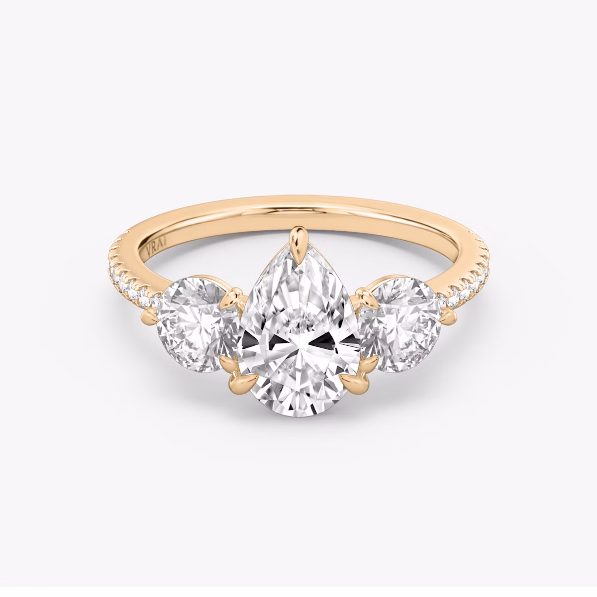 Three Stone | Tropfen | 14k | Roségold | bandAccent: Mit Pavé-Besatz | sideStoneCarat: 0.50ct | sideStoneShape: Rund | diamondOrientation: vertical | caratWeight: other