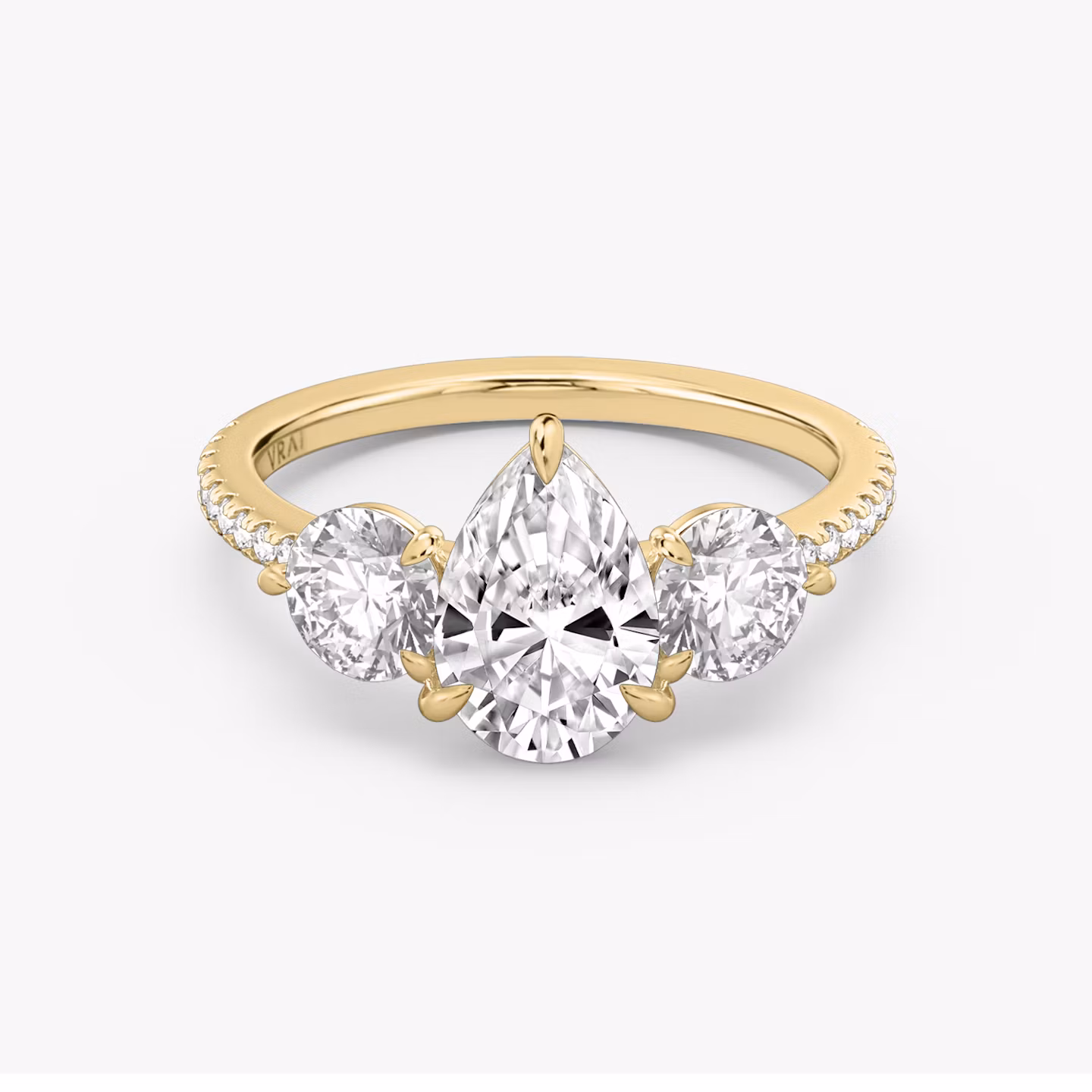 Three Stone | Tropfen | 18k | Gelbgold | bandAccent: Mit Pavé-Besatz | sideStoneCarat: 0.50ct | sideStoneShape: Rund | diamondOrientation: vertical | caratWeight: other