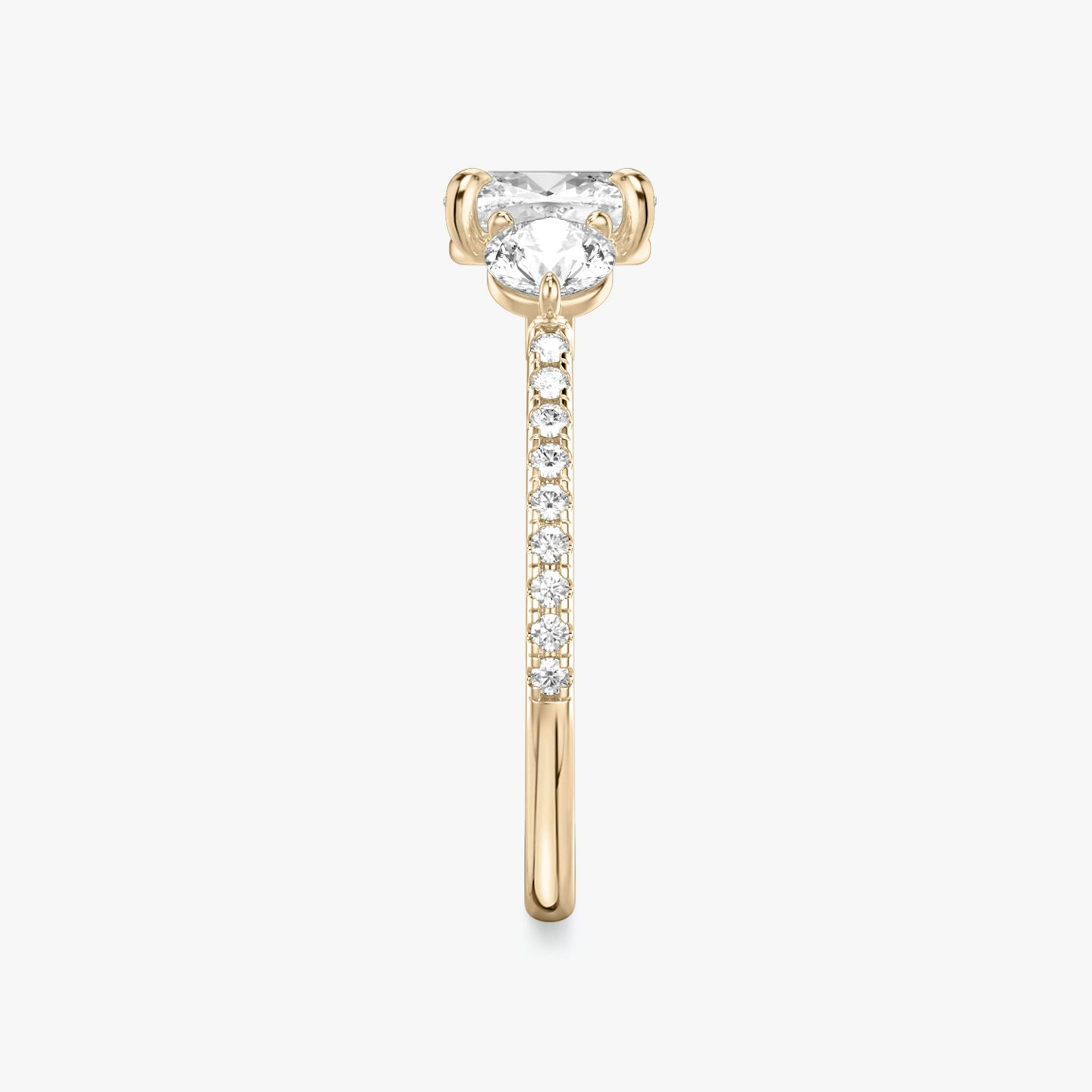 Three Stone | Cushion | 14k | Roségold | bandAccent: Mit Pavé-Besatz | sideStoneCarat: 0.25ct | sideStoneShape: Rund | diamondOrientation: vertical | caratWeight: other