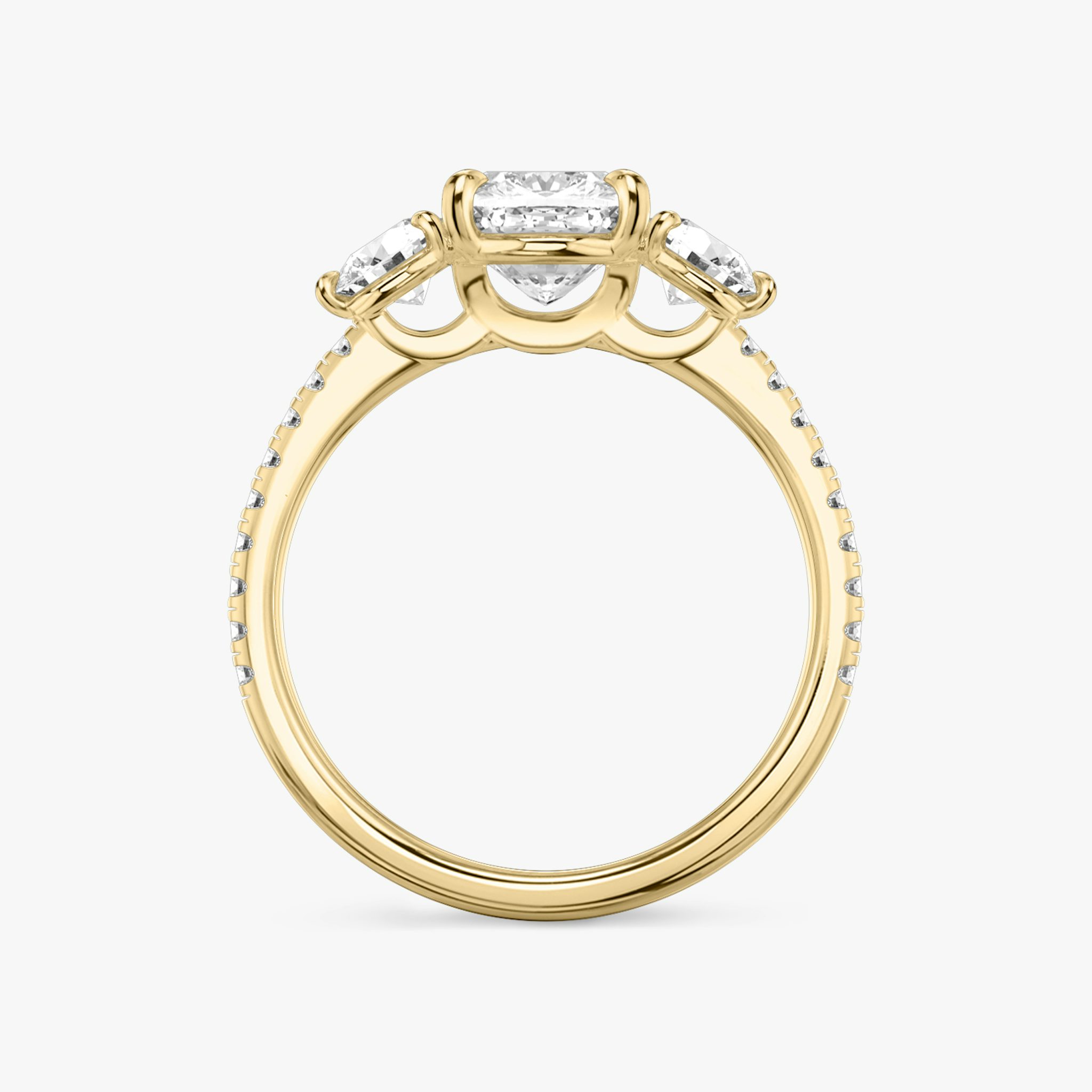 Three Stone | Cushion | 18k | Gelbgold | bandAccent: Mit Pavé-Besatz | sideStoneCarat: 0.25ct | sideStoneShape: Rund | diamondOrientation: vertical | caratWeight: other