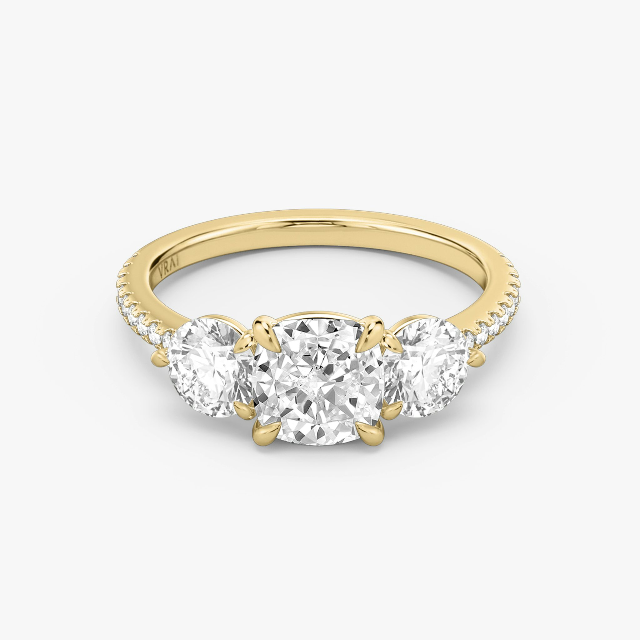 Three Stone | Cushion | 18k | Gelbgold | bandAccent: Mit Pavé-Besatz | sideStoneCarat: 0.50ct | sideStoneShape: Rund | diamondOrientation: vertical | caratWeight: other