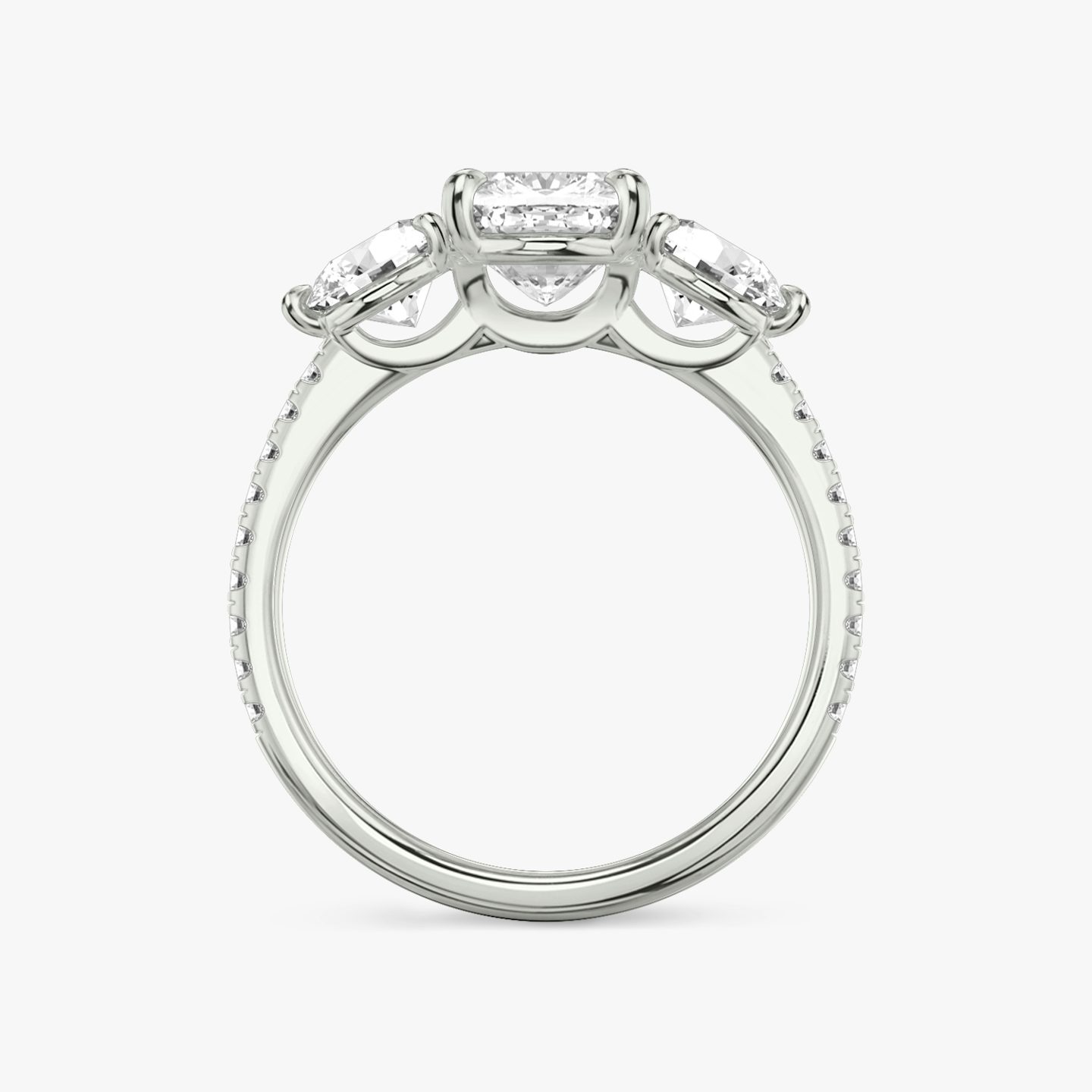 Anillo de compromiso Three Stone | Cojín | Platino | bandAccent: Pavé | sideStoneCarat: 0.50ct | sideStoneShape: Brillante | diamondOrientation: vertical | caratWeight: other