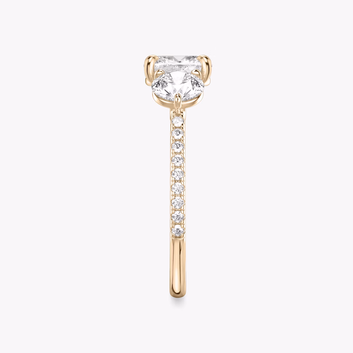 Three Stone | Cushion | 14k | Roségold | bandAccent: Mit Pavé-Besatz | sideStoneCarat: 0.50ct | sideStoneShape: Rund | diamondOrientation: vertical | caratWeight: other