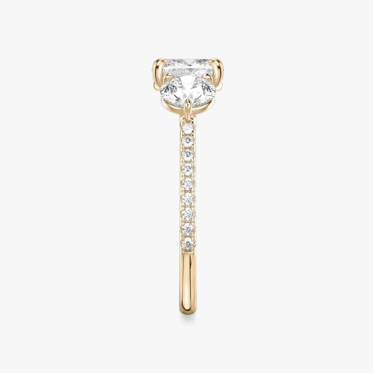 Anillo de compromiso Three Stone | Cojín | 14k | Oro rosa | bandAccent: Pavé | sideStoneCarat: 0.50ct | sideStoneShape: Brillante | diamondOrientation: vertical | caratWeight: other