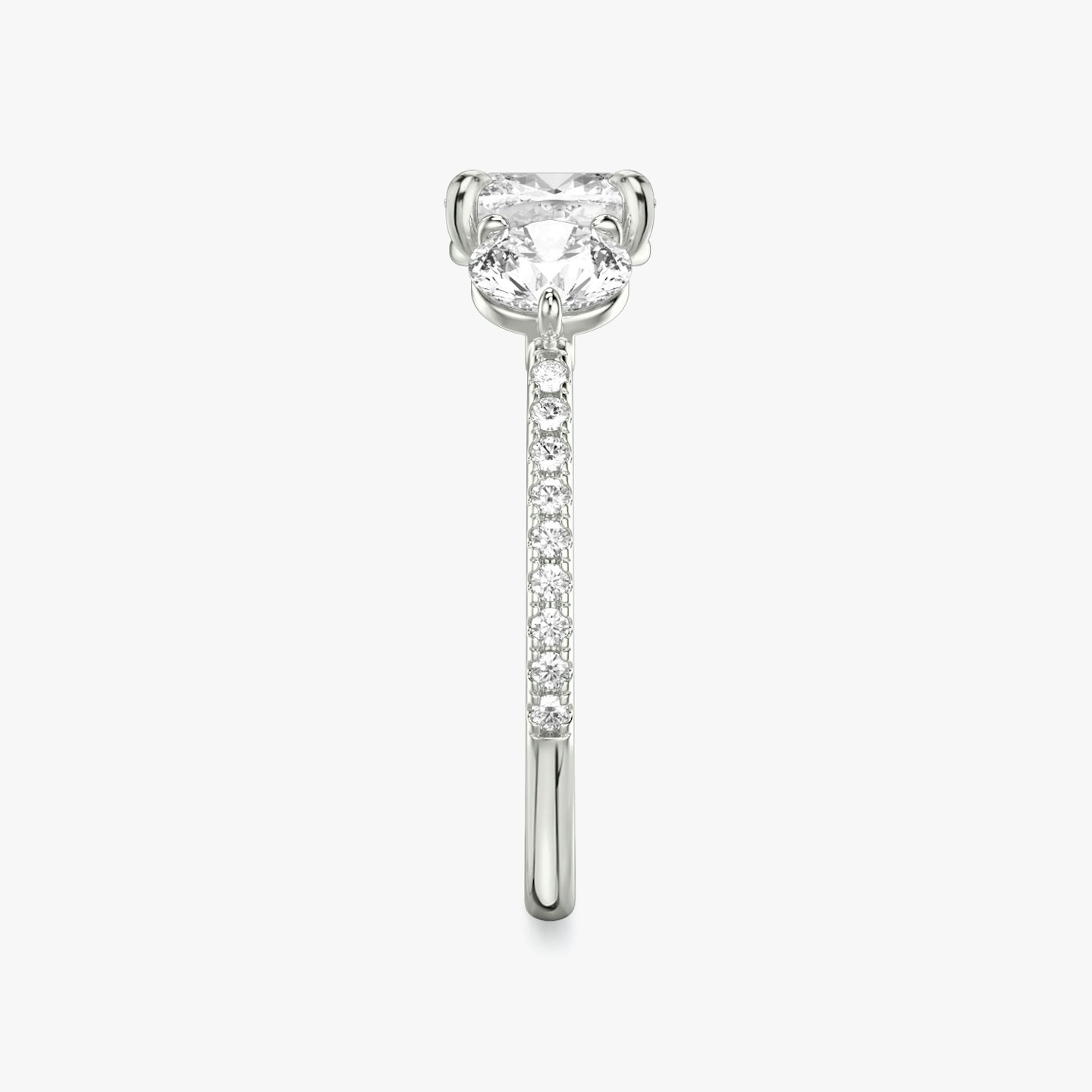 Anillo de compromiso Three Stone | Cojín | Platino | bandAccent: Pavé | sideStoneCarat: 0.50ct | sideStoneShape: Brillante | diamondOrientation: vertical | caratWeight: other