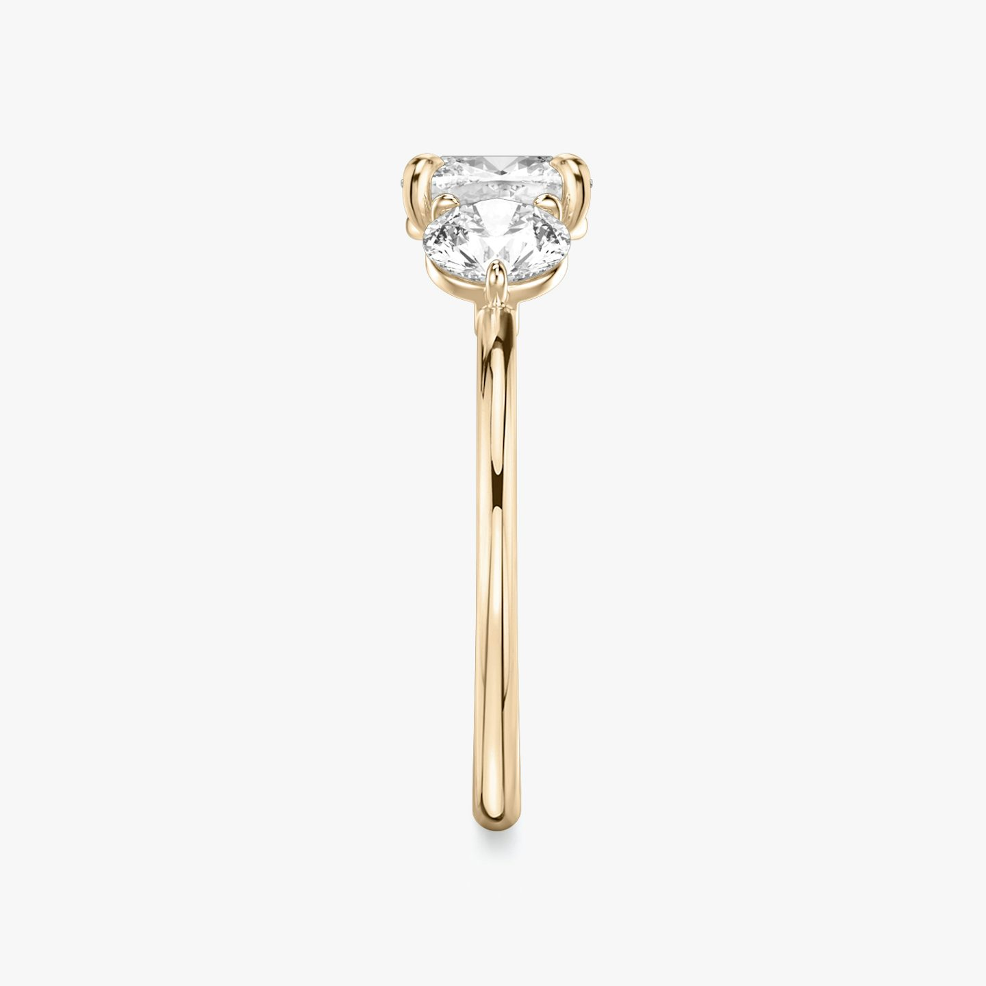 Three Stone | Cushion | 14k | Roségold | bandAccent: Ohne Pavé-Besatz | sideStoneCarat: 0.50ct | sideStoneShape: Rund | diamondOrientation: vertical | caratWeight: other