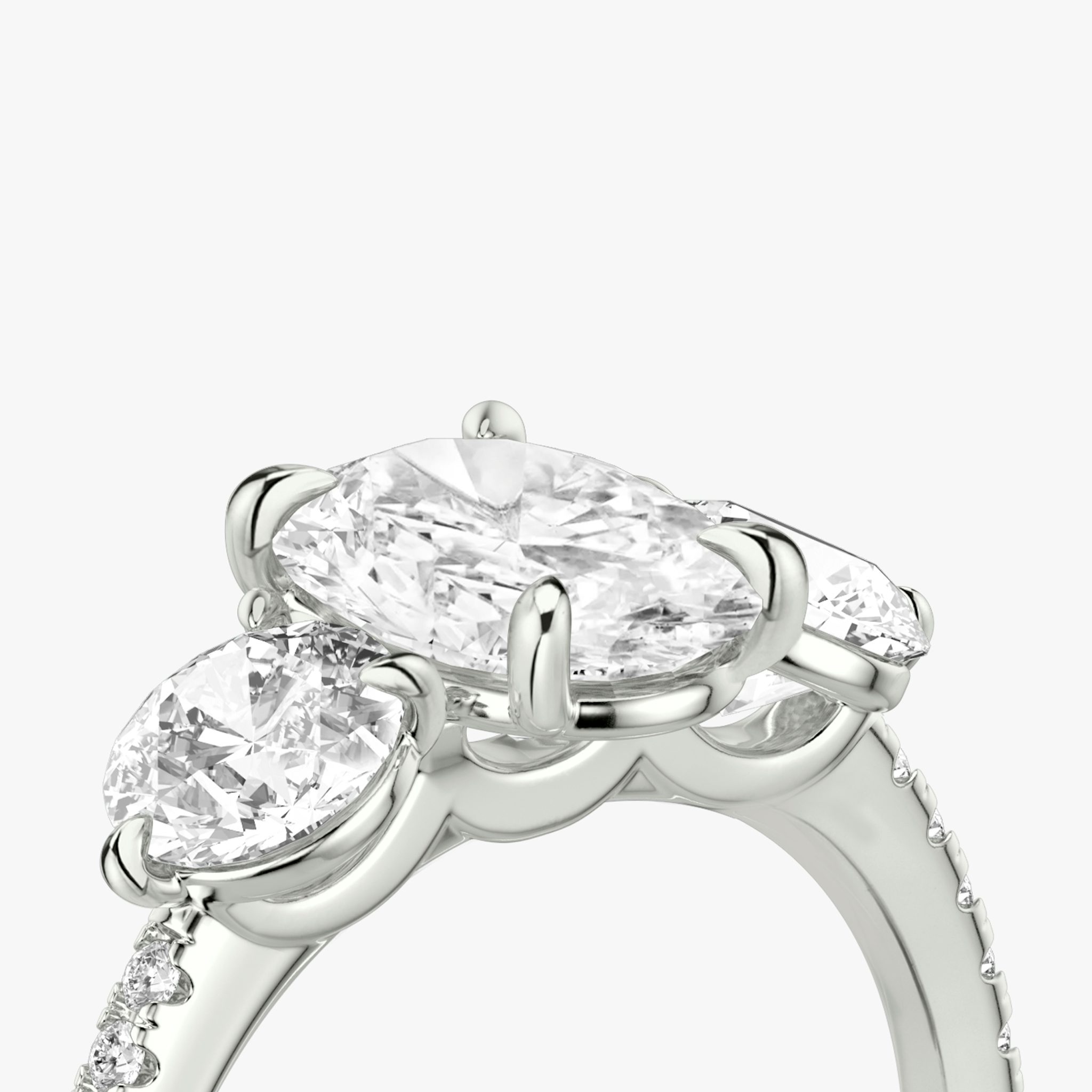 Anillo de compromiso Three Stone | Oval | Platino | bandAccent: Pavé | sideStoneCarat: 0.50ct | sideStoneShape: Brillante | diamondOrientation: vertical | caratWeight: other