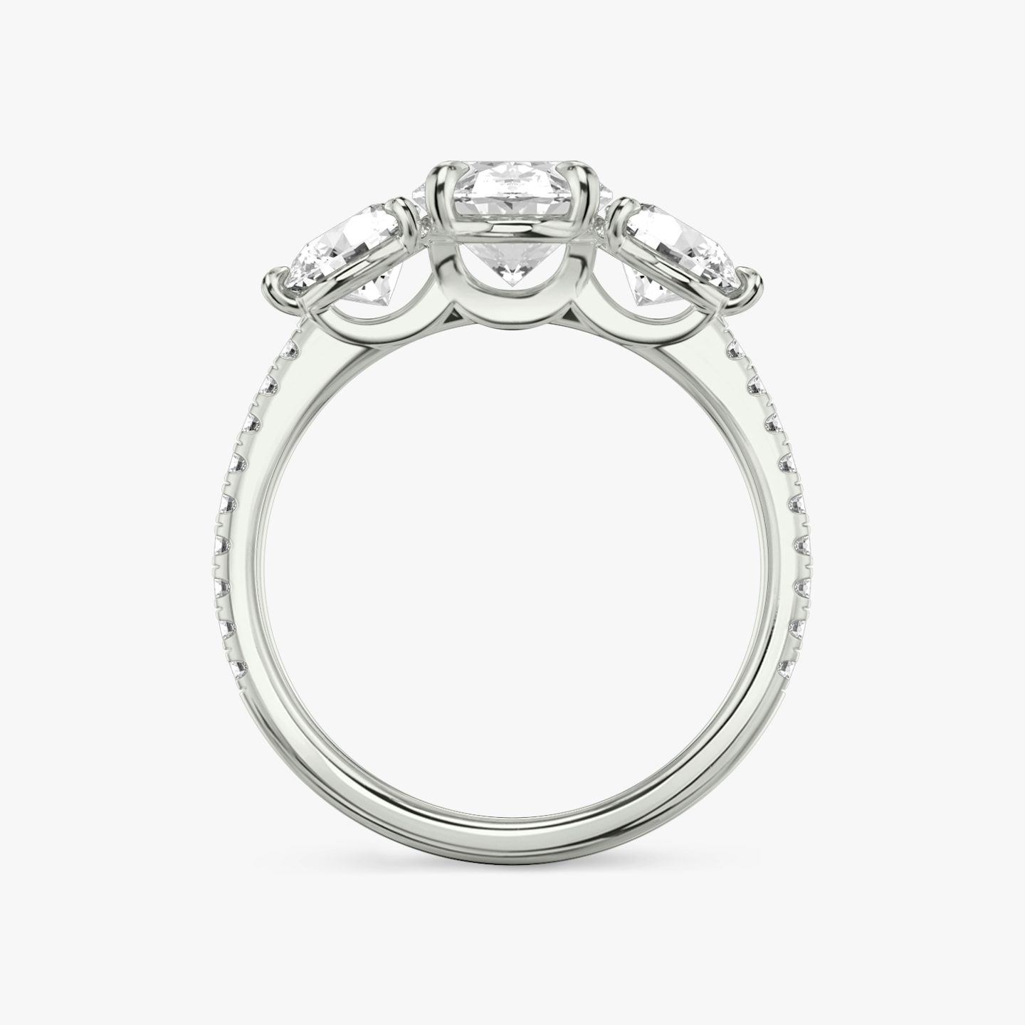 Three Stone | Oval | Platin | bandAccent: Mit Pavé-Besatz | sideStoneCarat: 0.50ct | sideStoneShape: Rund | diamondOrientation: vertical | caratWeight: other