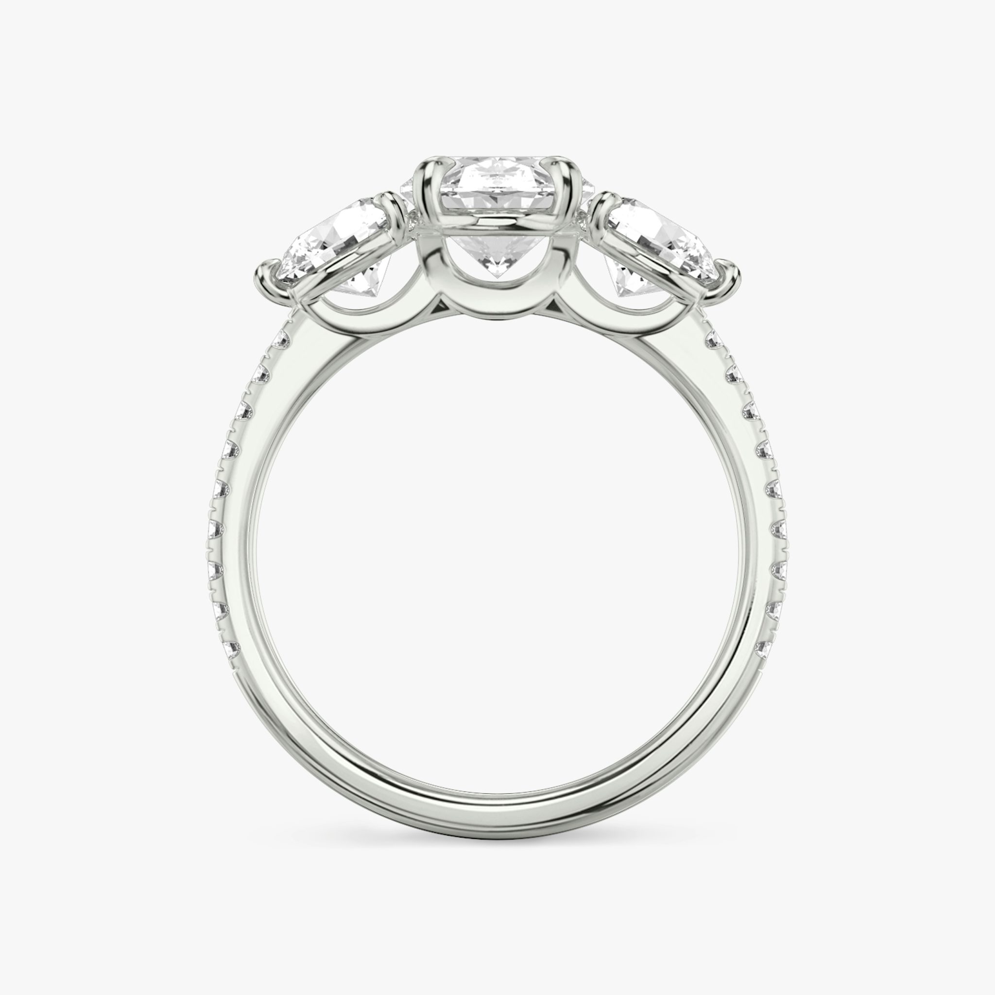 Anillo de compromiso Three Stone | Oval | Platino | bandAccent: Pavé | sideStoneCarat: 0.50ct | sideStoneShape: Brillante | diamondOrientation: vertical | caratWeight: other