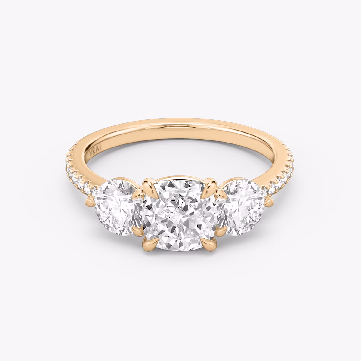 Three Stone | Cushion | 14k | Roségold | bandAccent: Mit Pavé-Besatz | sideStoneCarat: 0.50ct | sideStoneShape: Rund | diamondOrientation: vertical | caratWeight: other