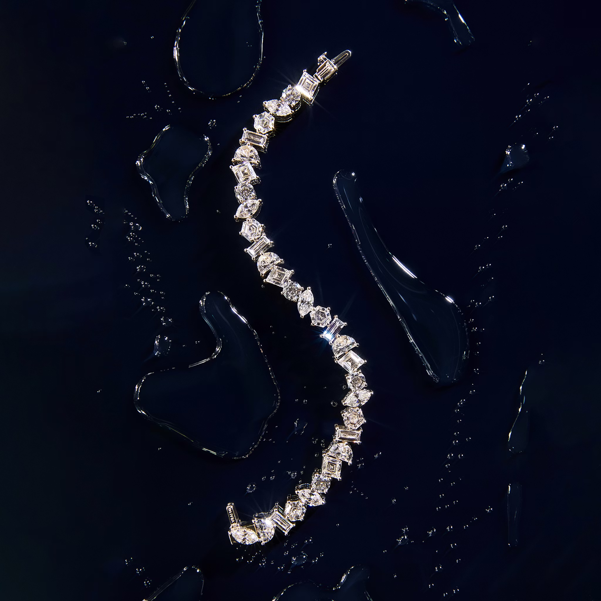 Illuminate Bracelet | baguette+lozenge+hexagon+marquise+round-brilliant+half-moon | 14k | White Gold | chainLength: 8