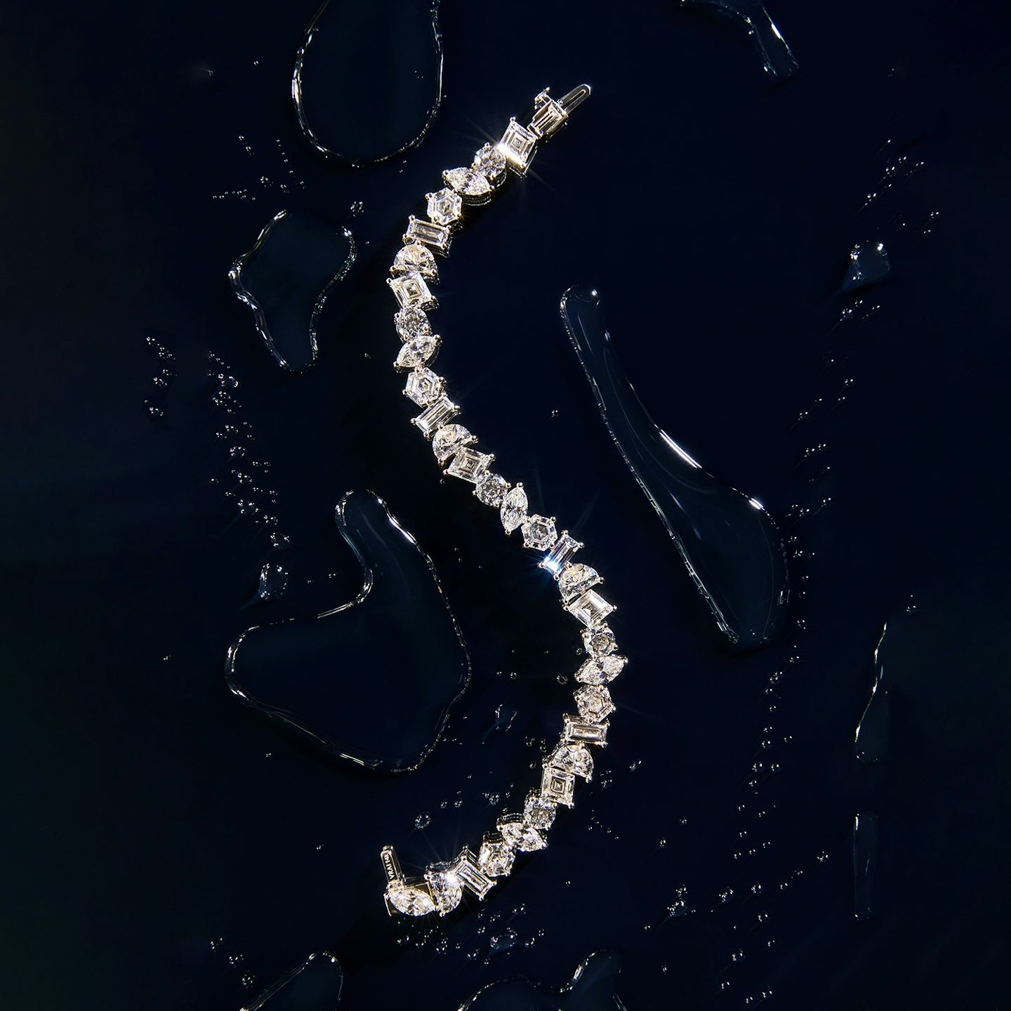 Illuminate Bracelet | baguette+lozenge+hexagon+marquise+round-brilliant+half-moon | 14k | White Gold | chainLength: 8