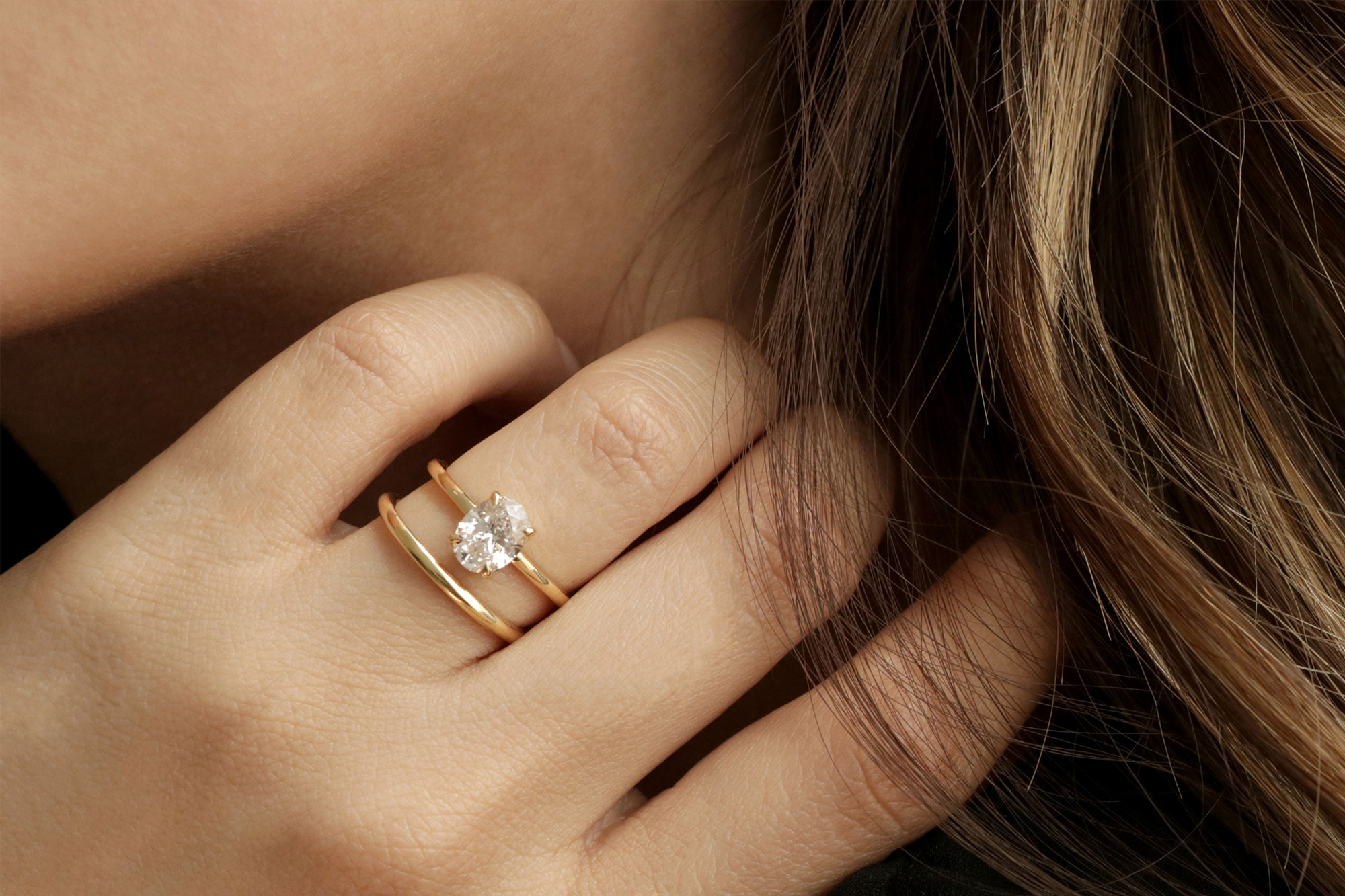 The oval signature with yellow gold band 
