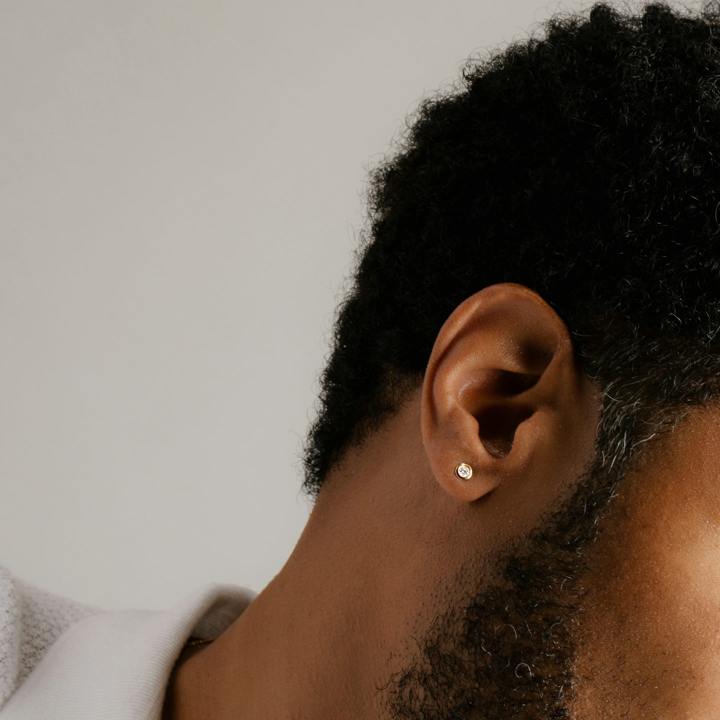 Knife-Edge Bezel Earring | Round Brilliant | 14k | Yellow Gold