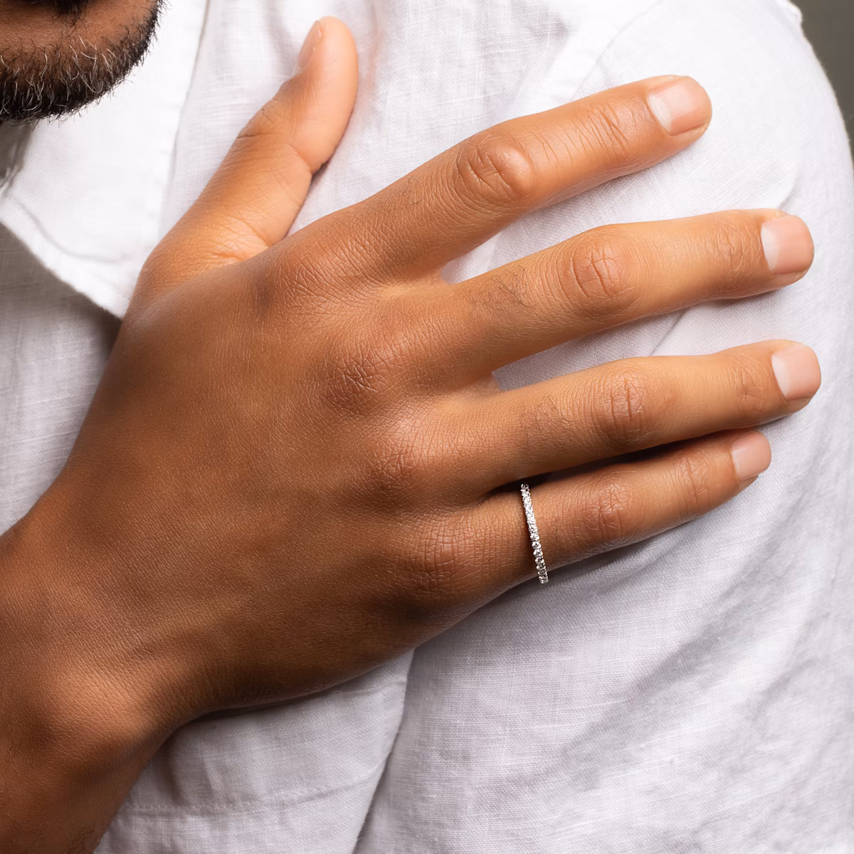The Infinity Band | Round Brilliant | 18k | White Gold | bandVersion: large