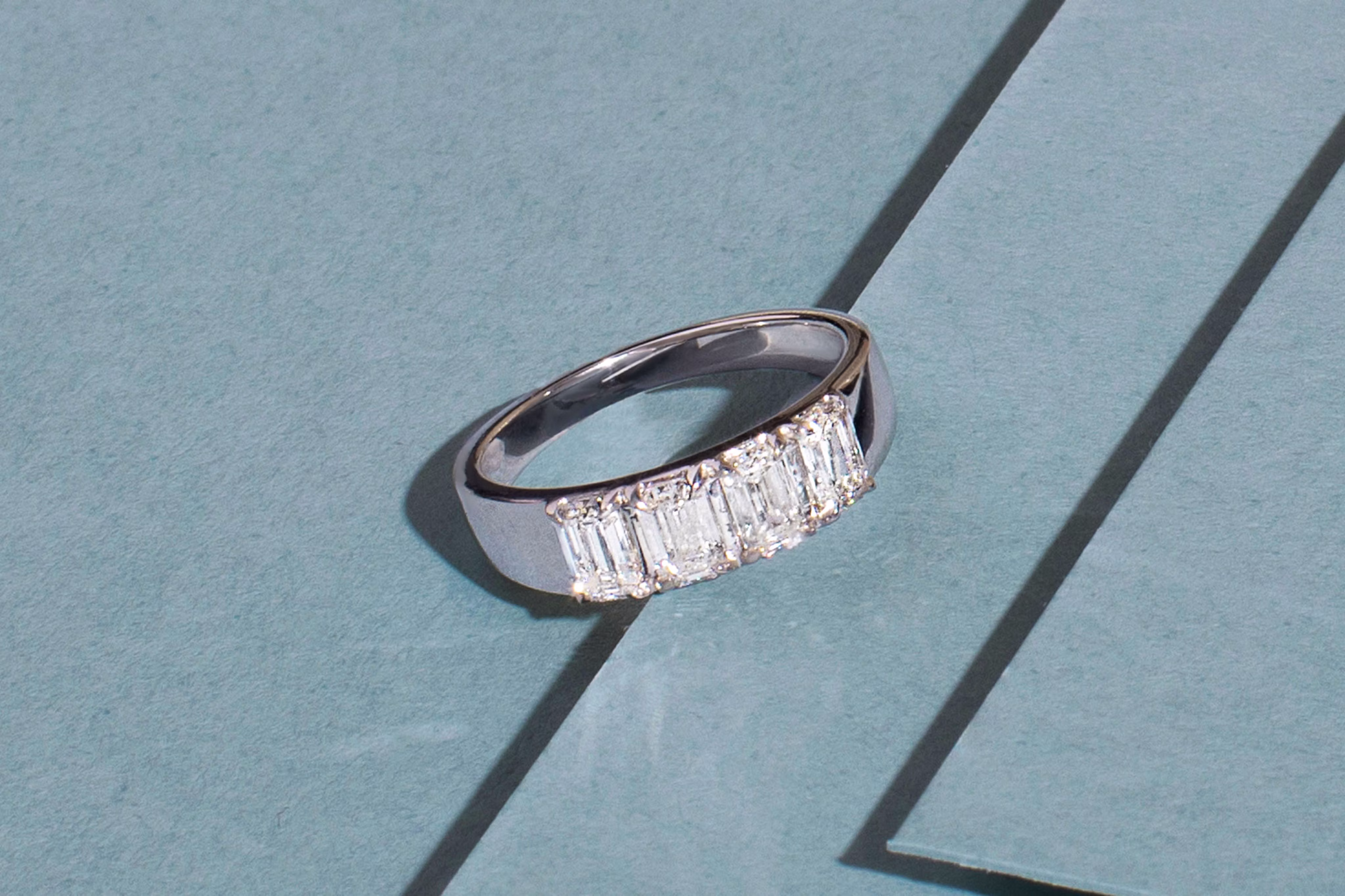 White gold tetrad ring with emerald lab-created diamonds