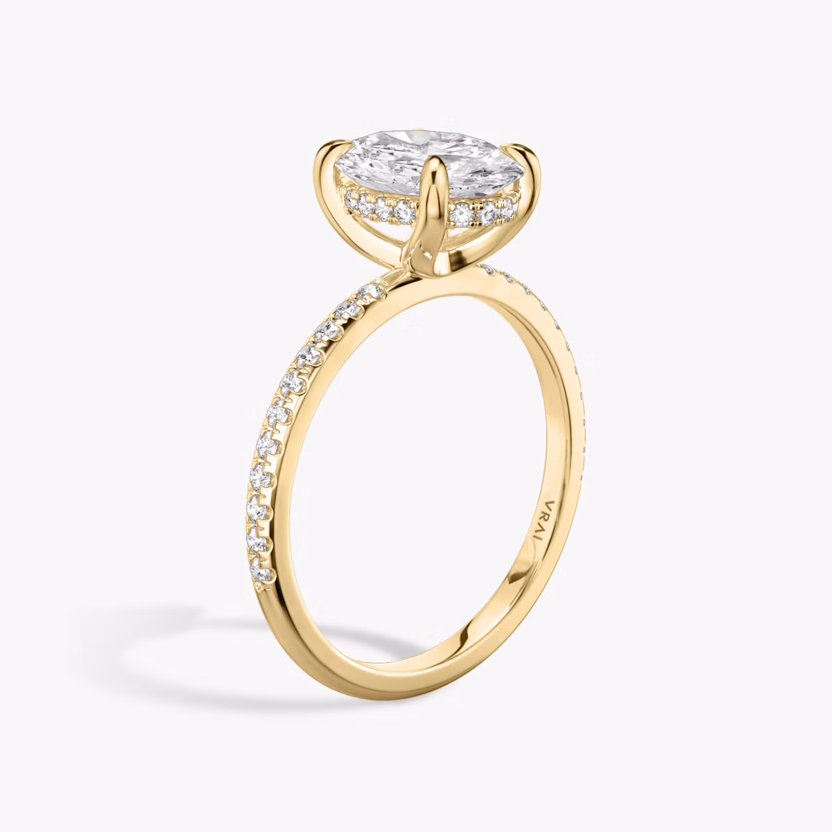 Classic Hidden Halo | Oval | 18k | Gelbgold | bandAccent: Mit Pavé-Besatz | bandWidth: standard | prongStyle: Ohne Pavé-Besatz | diamondOrientation: vertical | caratWeight: other