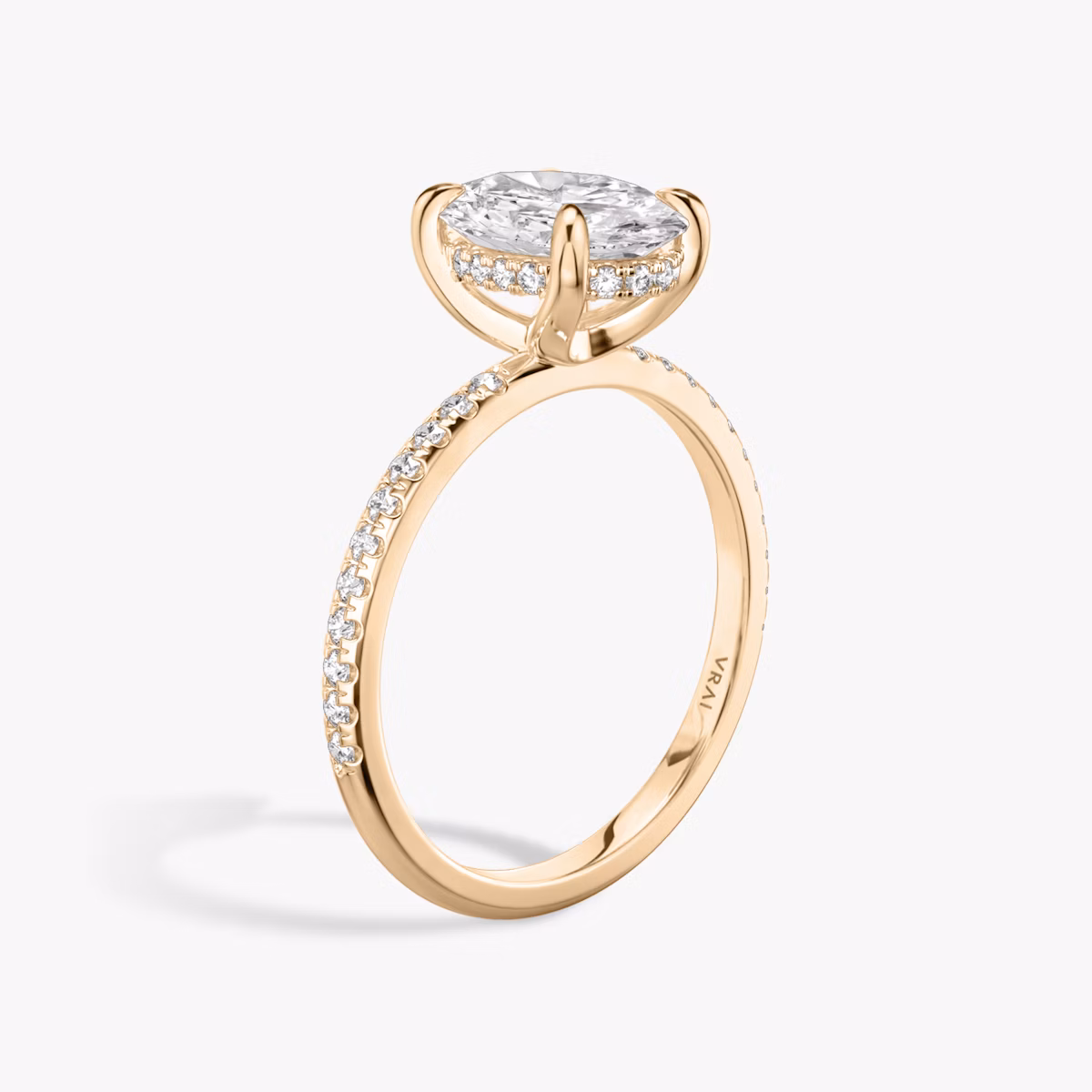 Classic Hidden Halo | Oval | 14k | Roségold | bandAccent: Mit Pavé-Besatz | bandWidth: standard | prongStyle: Ohne Pavé-Besatz | diamondOrientation: vertical | caratWeight: other