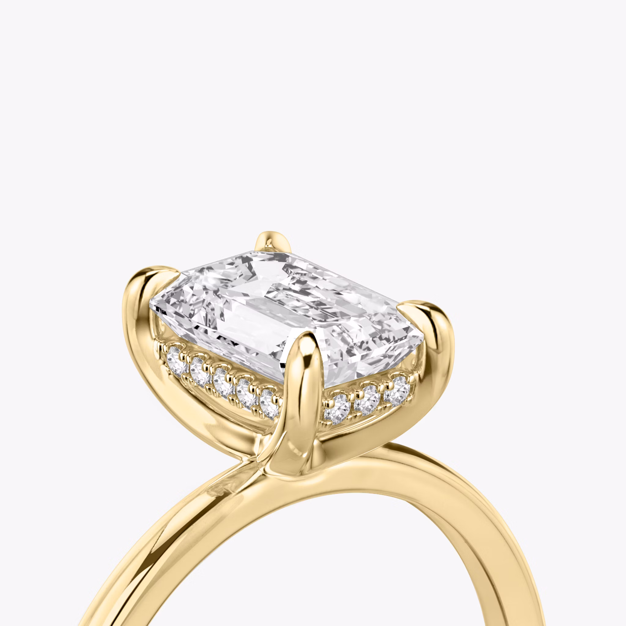 Anillo de compromiso Classic Hidden Halo | Esmeralda | 18k | Oro amarillo | bandAccent: Simple | bandWidth: standard | prongStyle: Simple | diamondOrientation: vertical | caratWeight: other