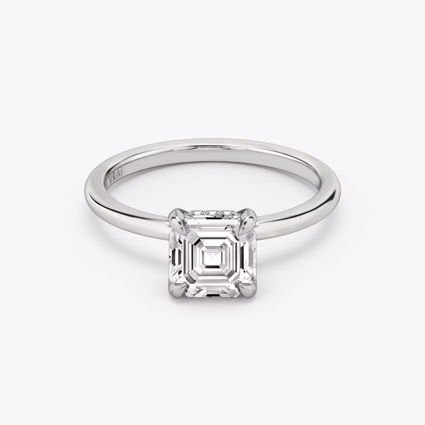 Classic Hidden Halo | Asscher | Platin | bandAccent: Ohne Pavé-Besatz | bandWidth: standard | prongStyle: Ohne Pavé-Besatz | diamondOrientation: vertical | caratWeight: other