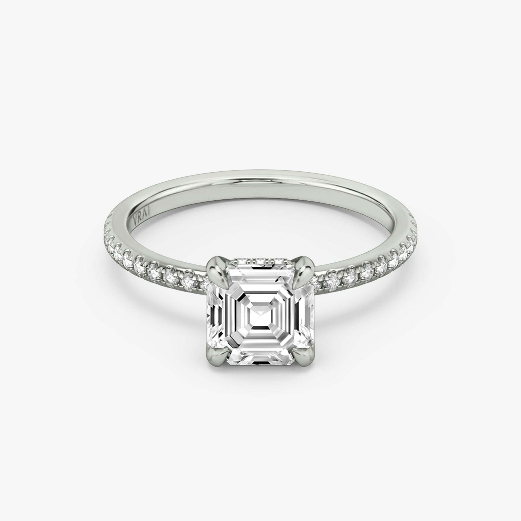 Classic Hidden Halo | Asscher | 18k | Weißgold | bandAccent: Mit Pavé-Besatz | bandWidth: standard | prongStyle: Ohne Pavé-Besatz | diamondOrientation: vertical | caratWeight: other