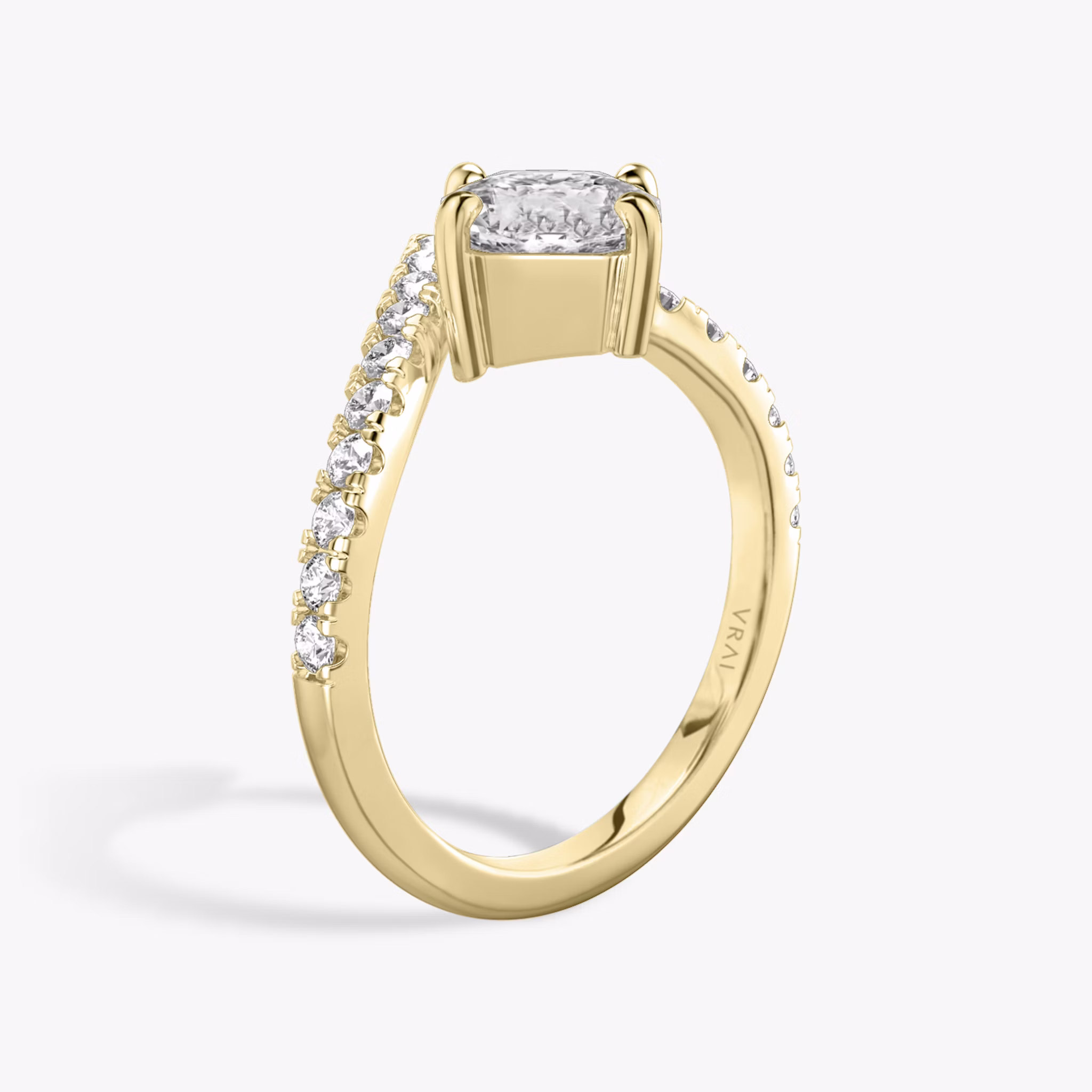 The Signature V | Asscher | 18k | Yellow Gold | bandAccent: Pavé | diamondOrientation: vertical | caratWeight: other