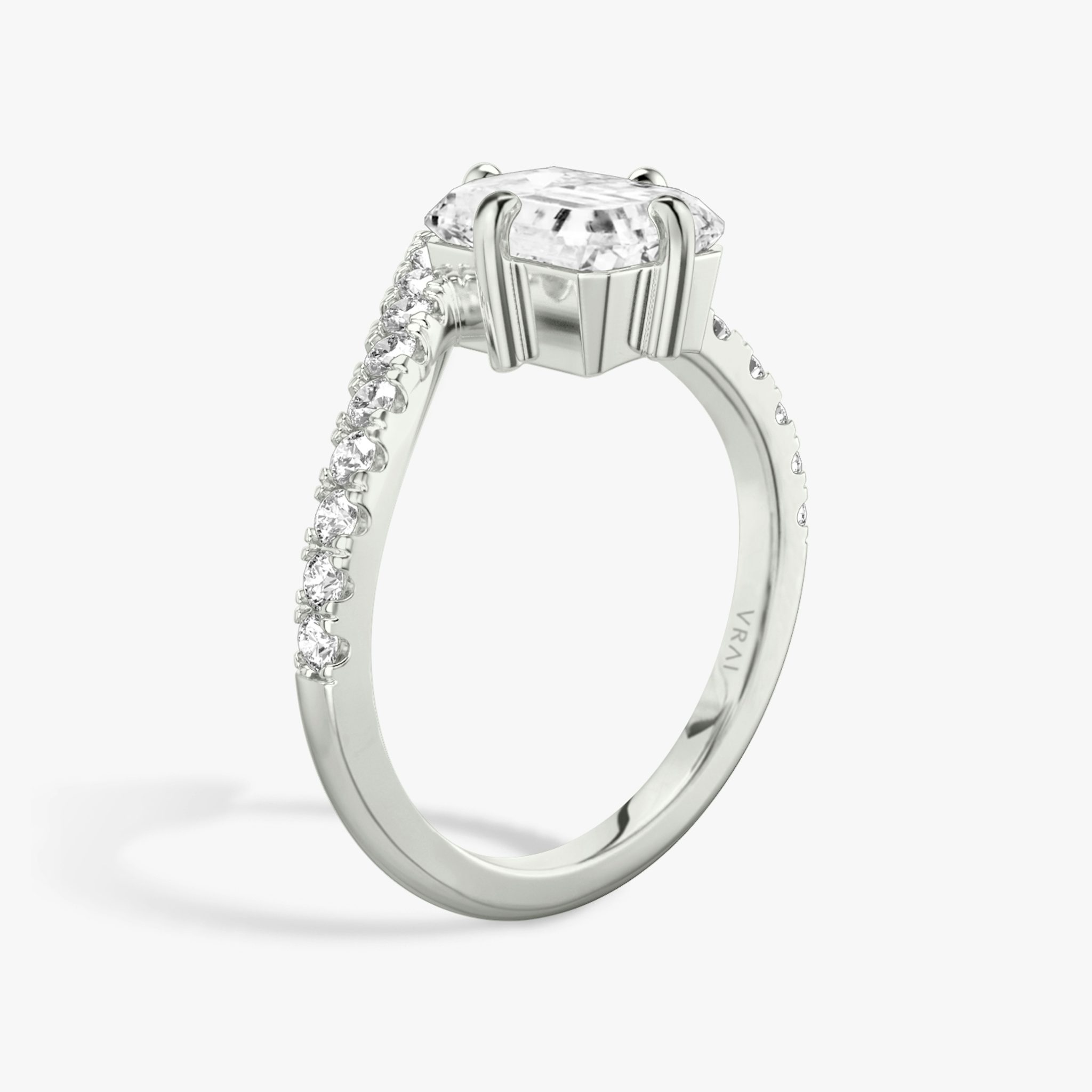 Anillo de compromiso Signature V | Esmeralda | 18k | Oro blanco | bandAccent: Pavé | diamondOrientation: vertical | caratWeight: other