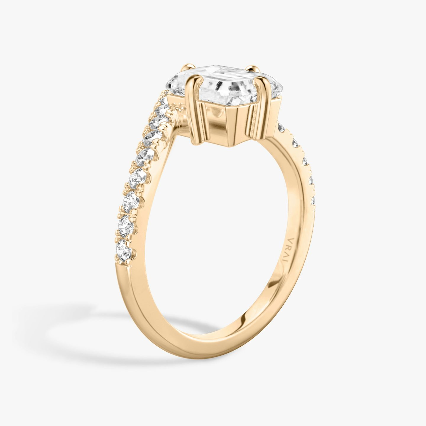 The Signature V | Emerald | 14k | Rose Gold | bandAccent: Pavé | diamondOrientation: vertical | caratWeight: other