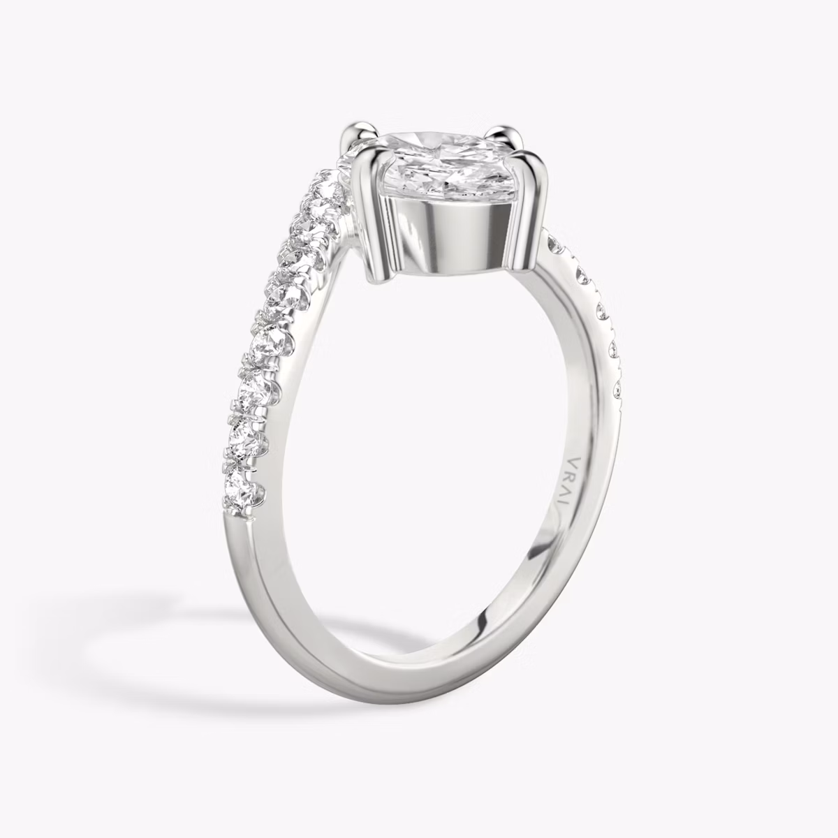 Signature V | Oval | Platin | bandAccent: Mit Pavé-Besatz | diamondOrientation: vertical | caratWeight: other