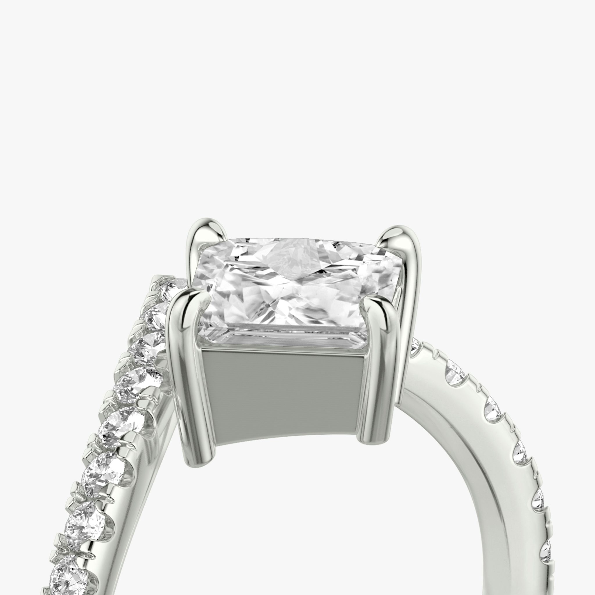 Anillo de compromiso Signature V | Princesa | Platino | bandAccent: Pavé | diamondOrientation: vertical | caratWeight: other