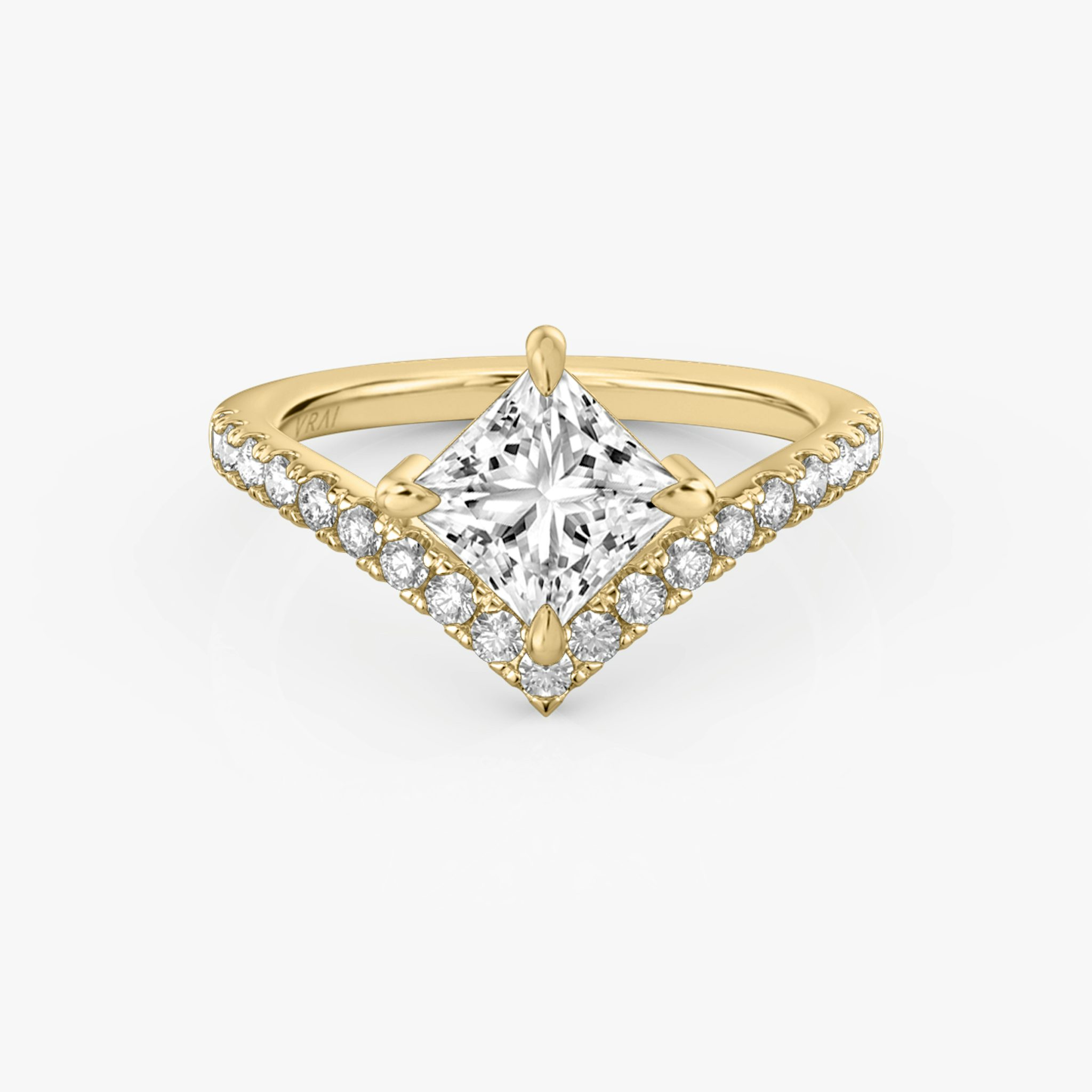 The Signature V | Princess | 18k | Yellow Gold | bandAccent: Pavé | diamondOrientation: vertical | caratWeight: other