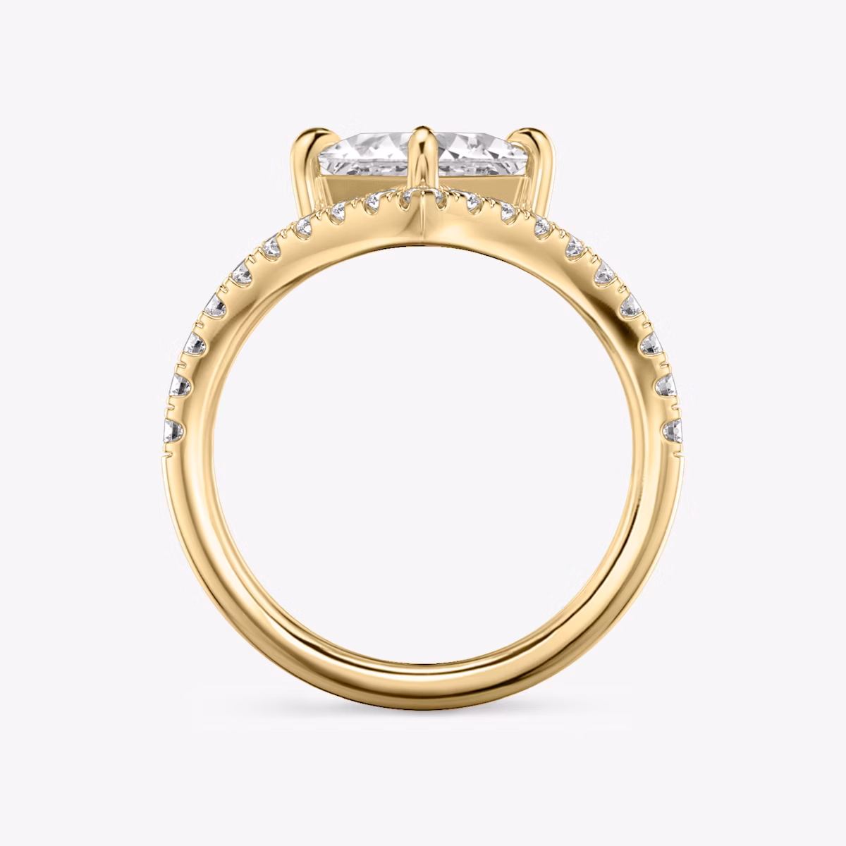 Anillo de compromiso Signature V | Princesa | 18k | Oro amarillo | bandAccent: Pavé | diamondOrientation: vertical | caratWeight: other