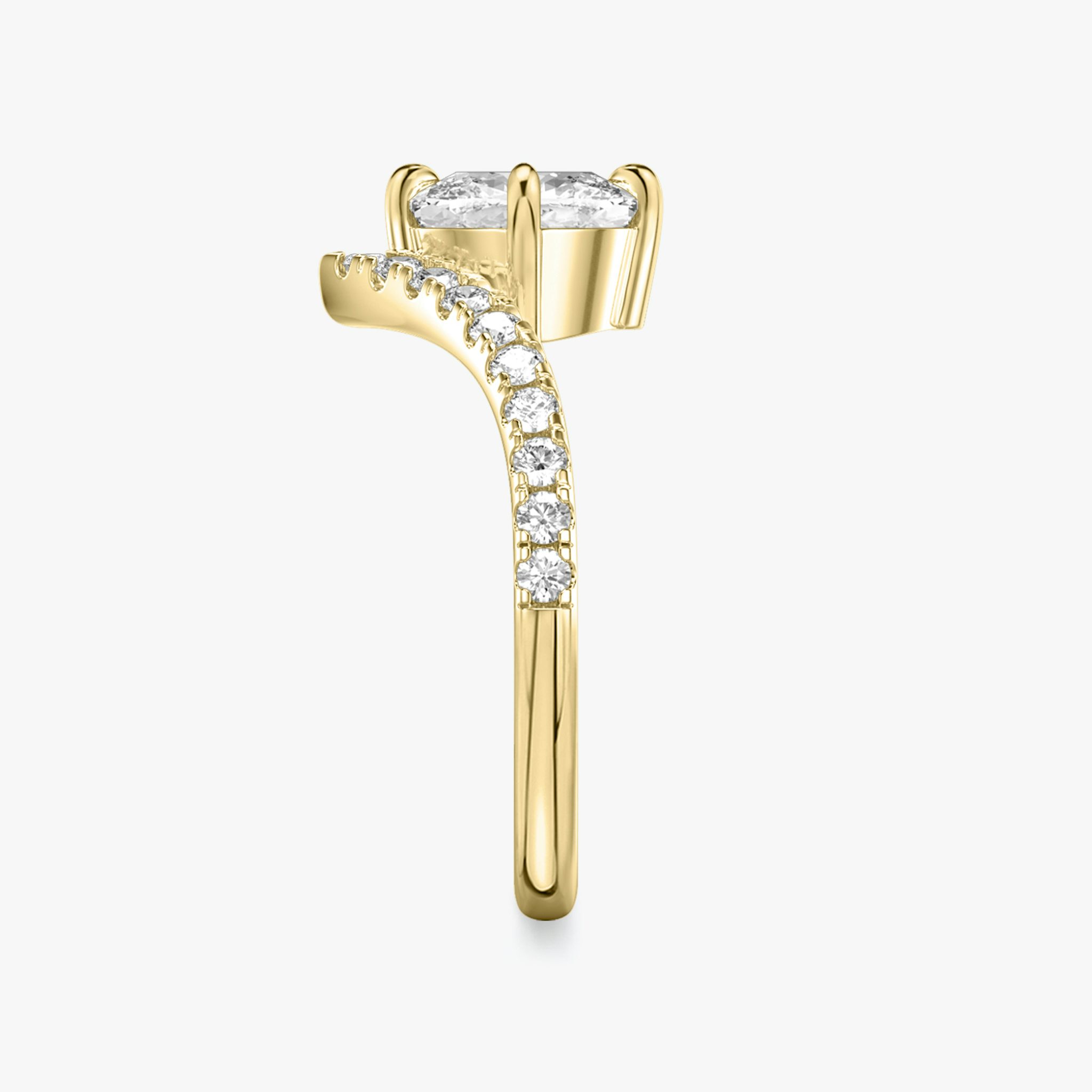The Signature V | Cushion | 18k | Yellow Gold | bandAccent: Pavé | diamondOrientation: vertical | caratWeight: other