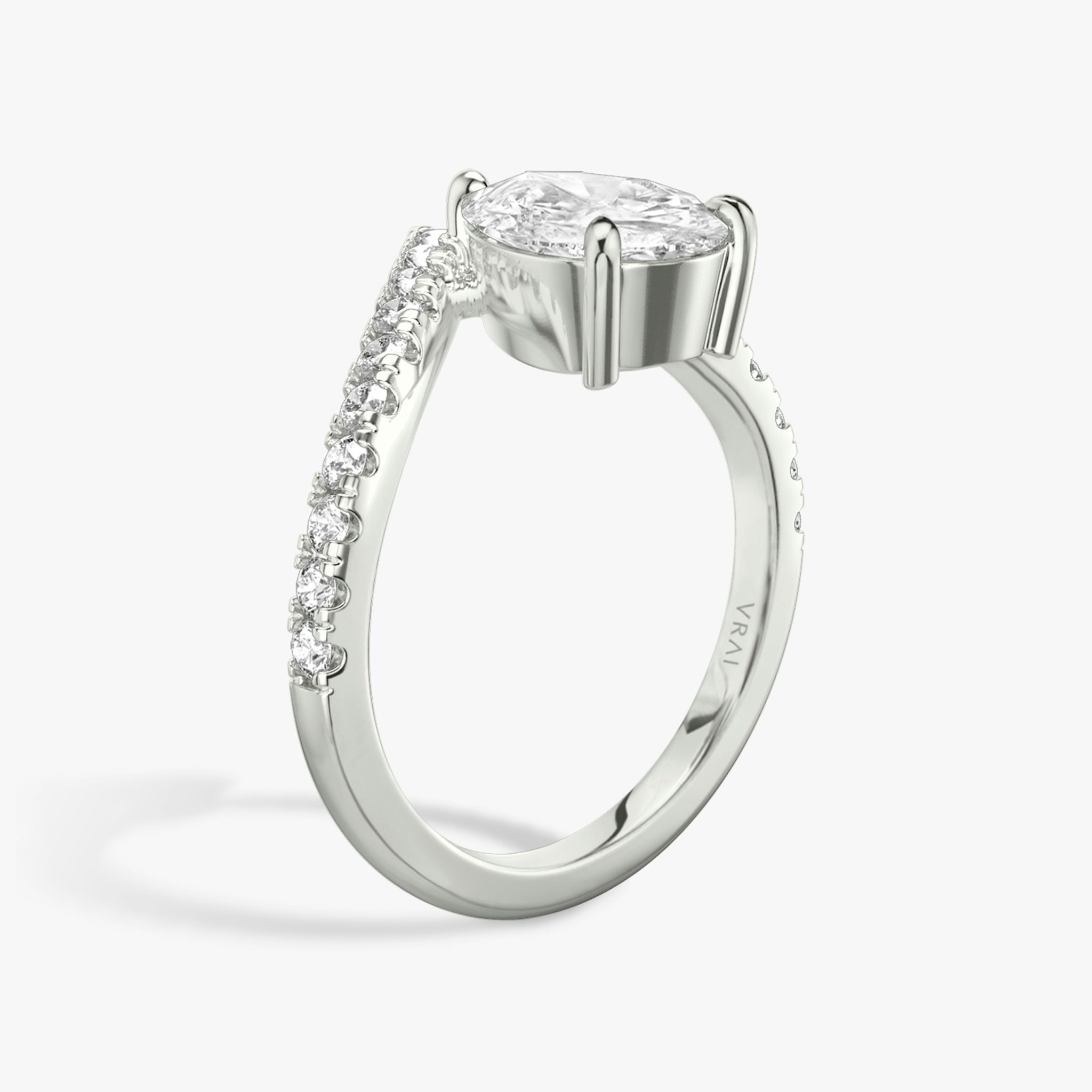 Signature V | Tropfen | 18k | Weißgold | bandAccent: Mit Pavé-Besatz | diamondOrientation: vertical | caratWeight: other