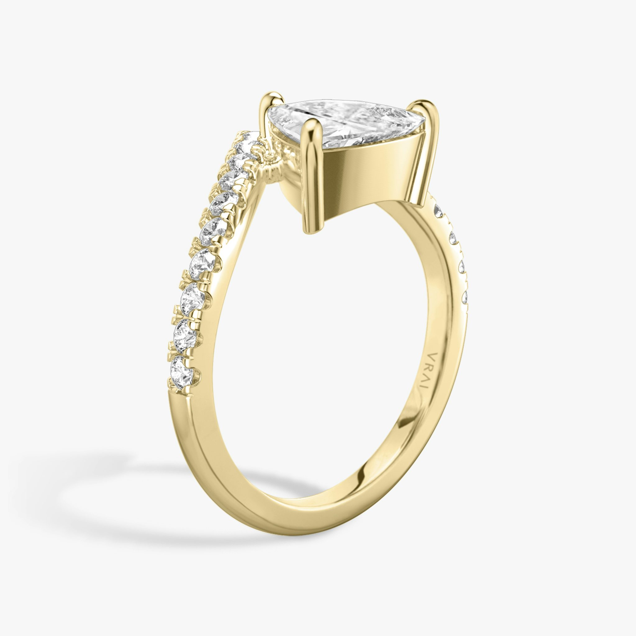 The Signature V | Trillion | 18k | Yellow Gold | bandAccent: Pavé | diamondOrientation: vertical | caratWeight: other