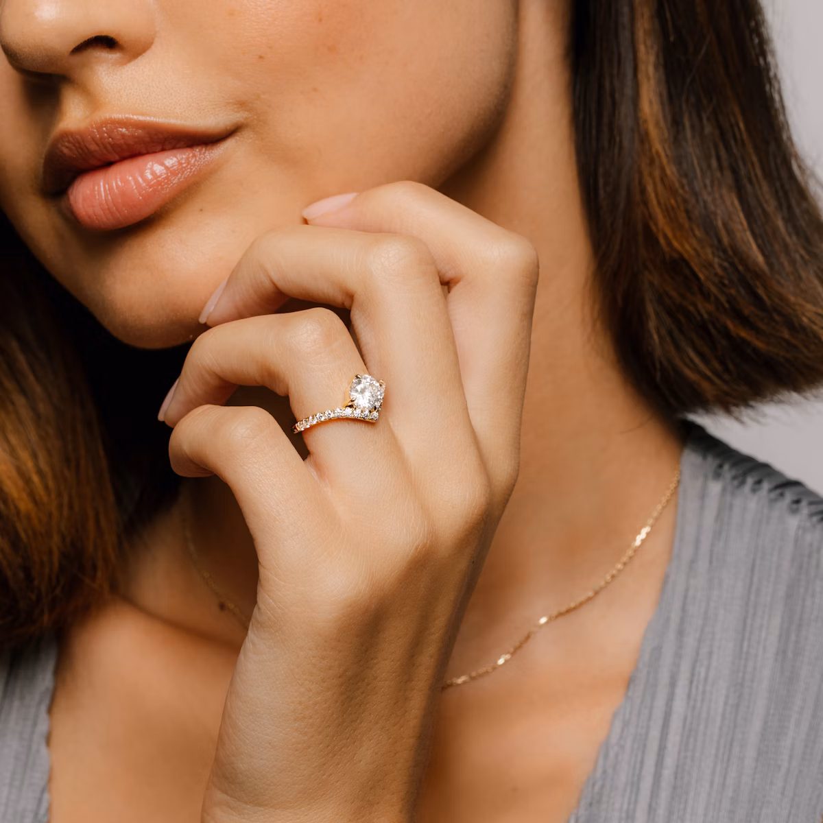 The Signature V | Round Brilliant | Platinum | bandAccent: Pavé | caratWeight: 2.0ct | diamondOrientation: vertical