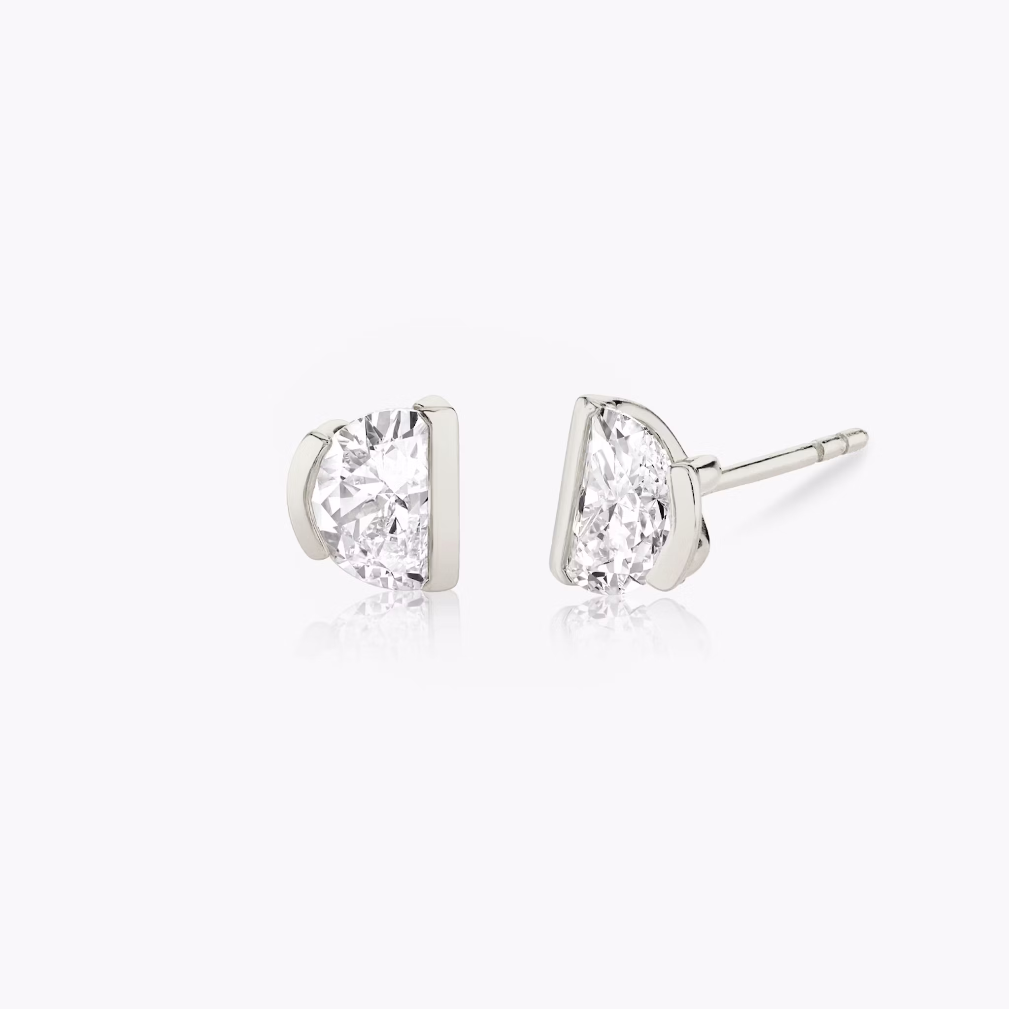 Knife-Edge Semi-Bezel Stud Half Moon | White Gold